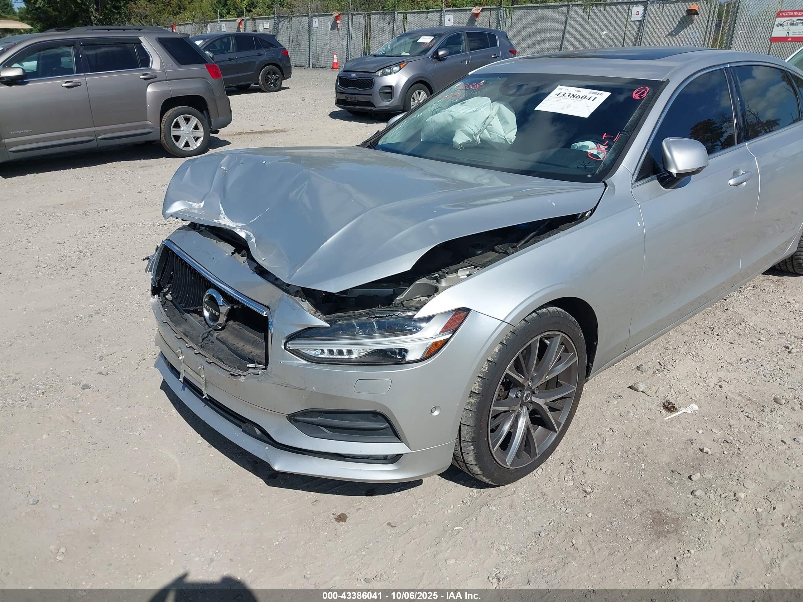 VOLVO S90 image 6