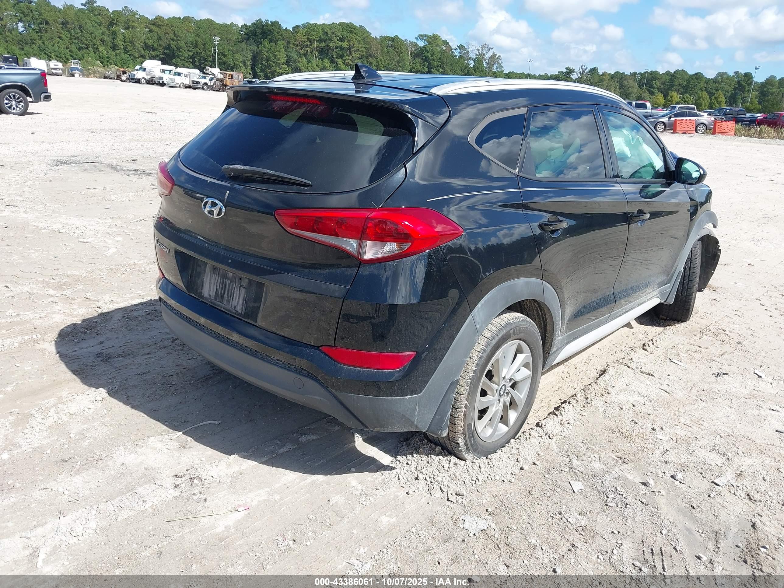 HYUNDAI TUCSON image 4