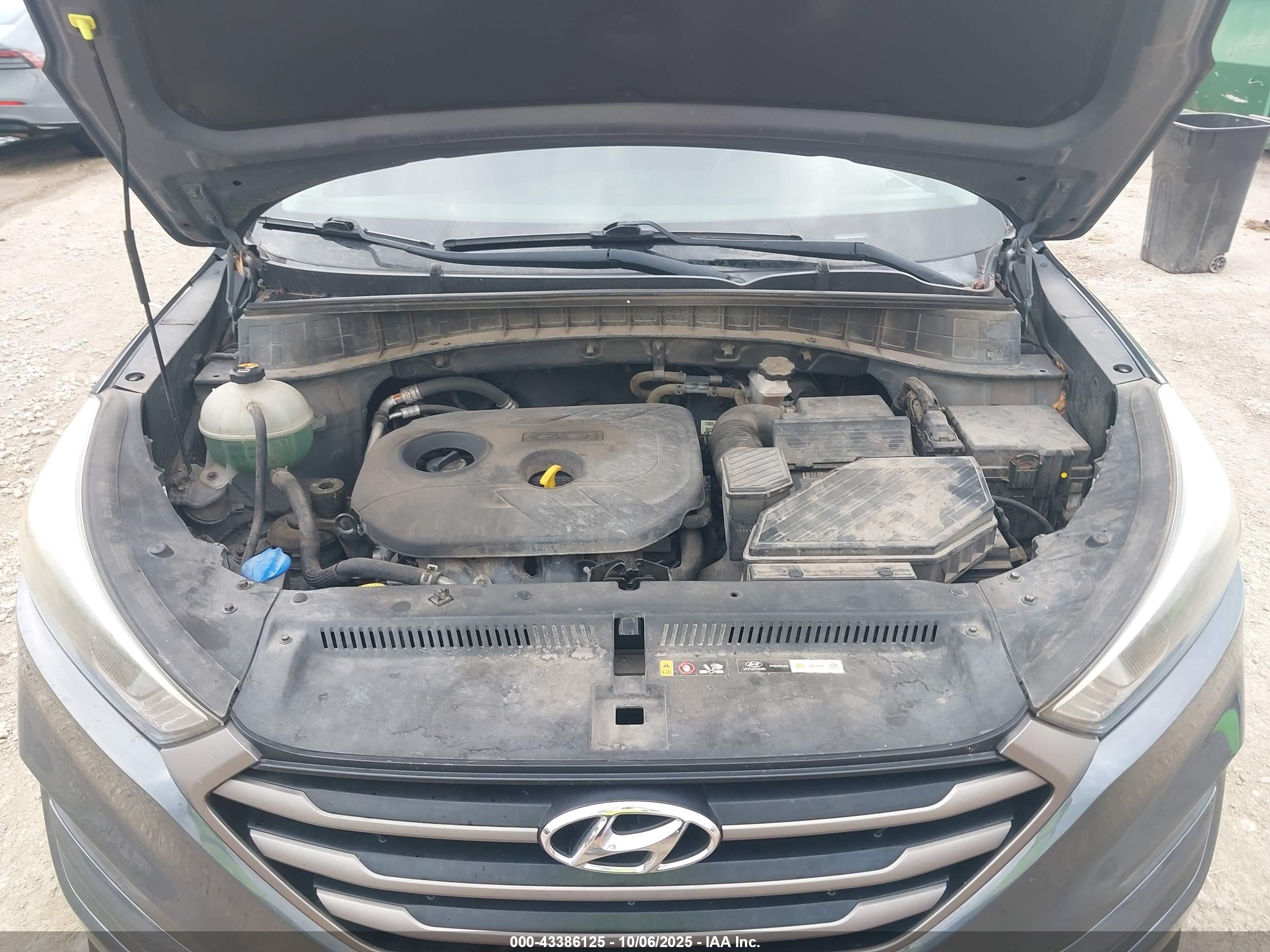 HYUNDAI TUCSON image 10