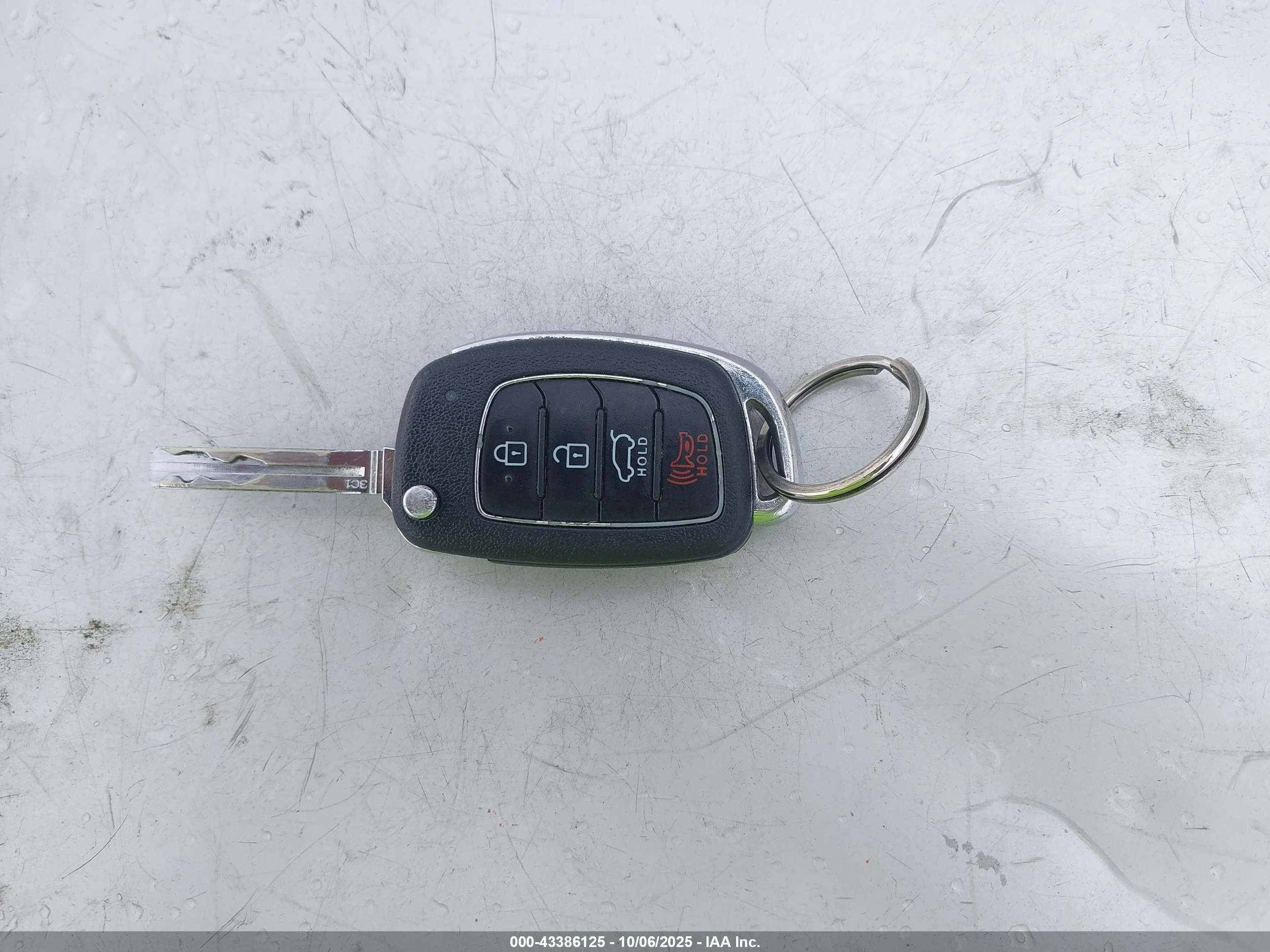 HYUNDAI TUCSON image 11