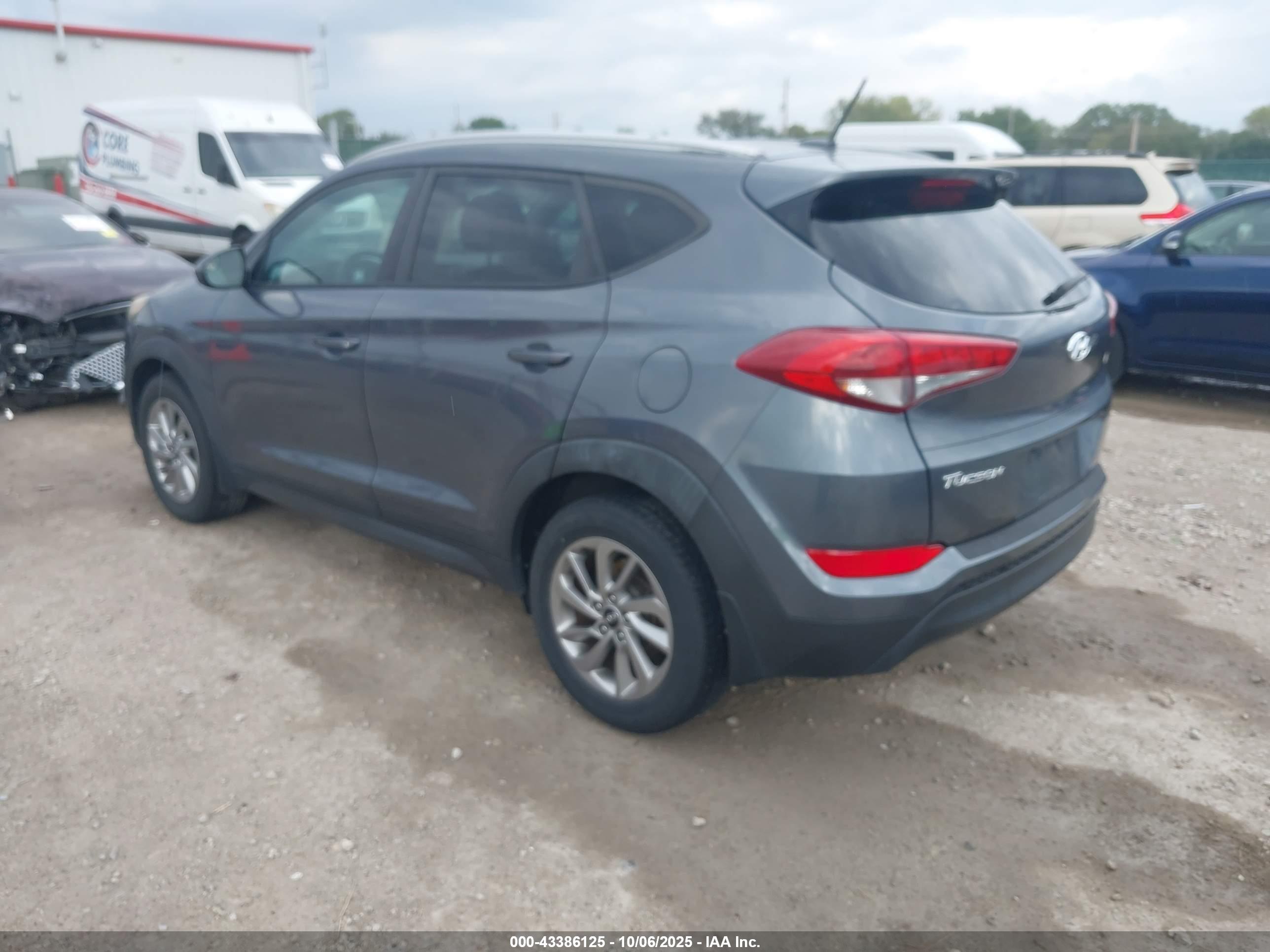HYUNDAI TUCSON image 3