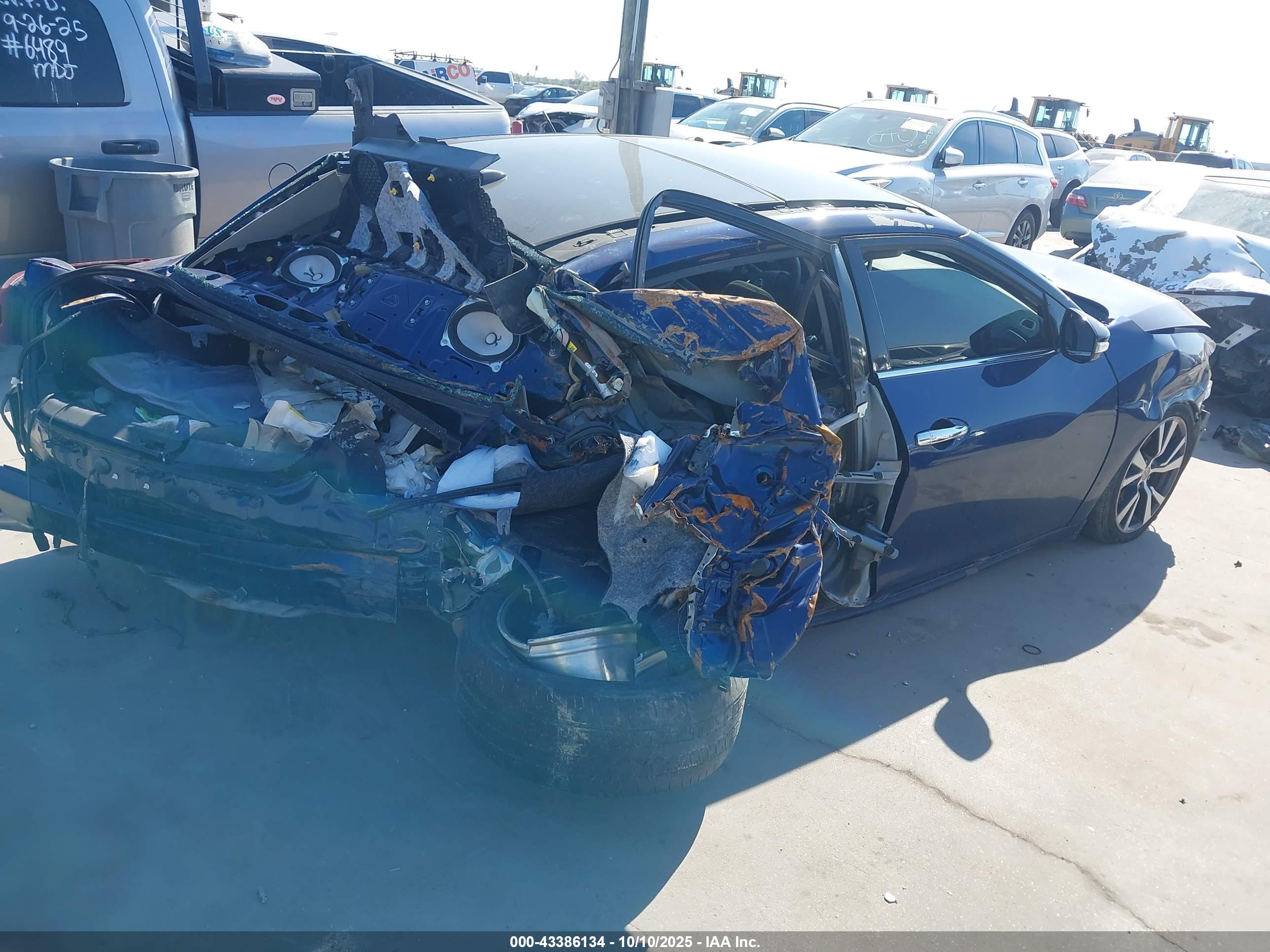 NISSAN MAXIMA image 4