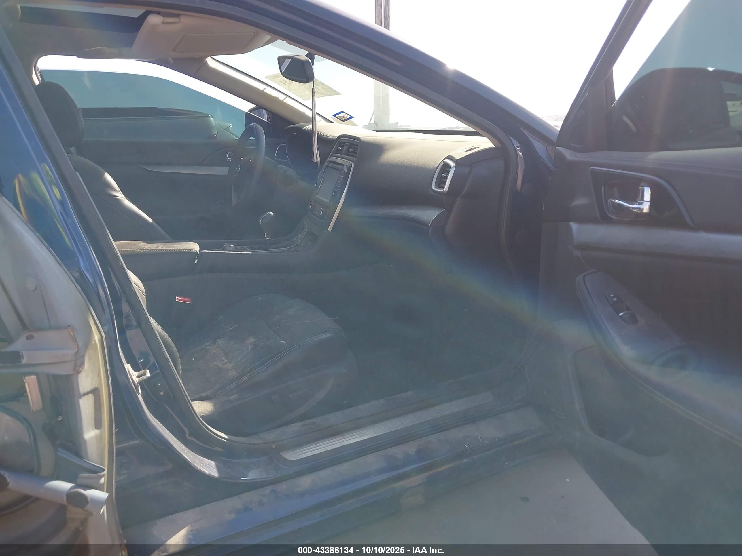 NISSAN MAXIMA image 5