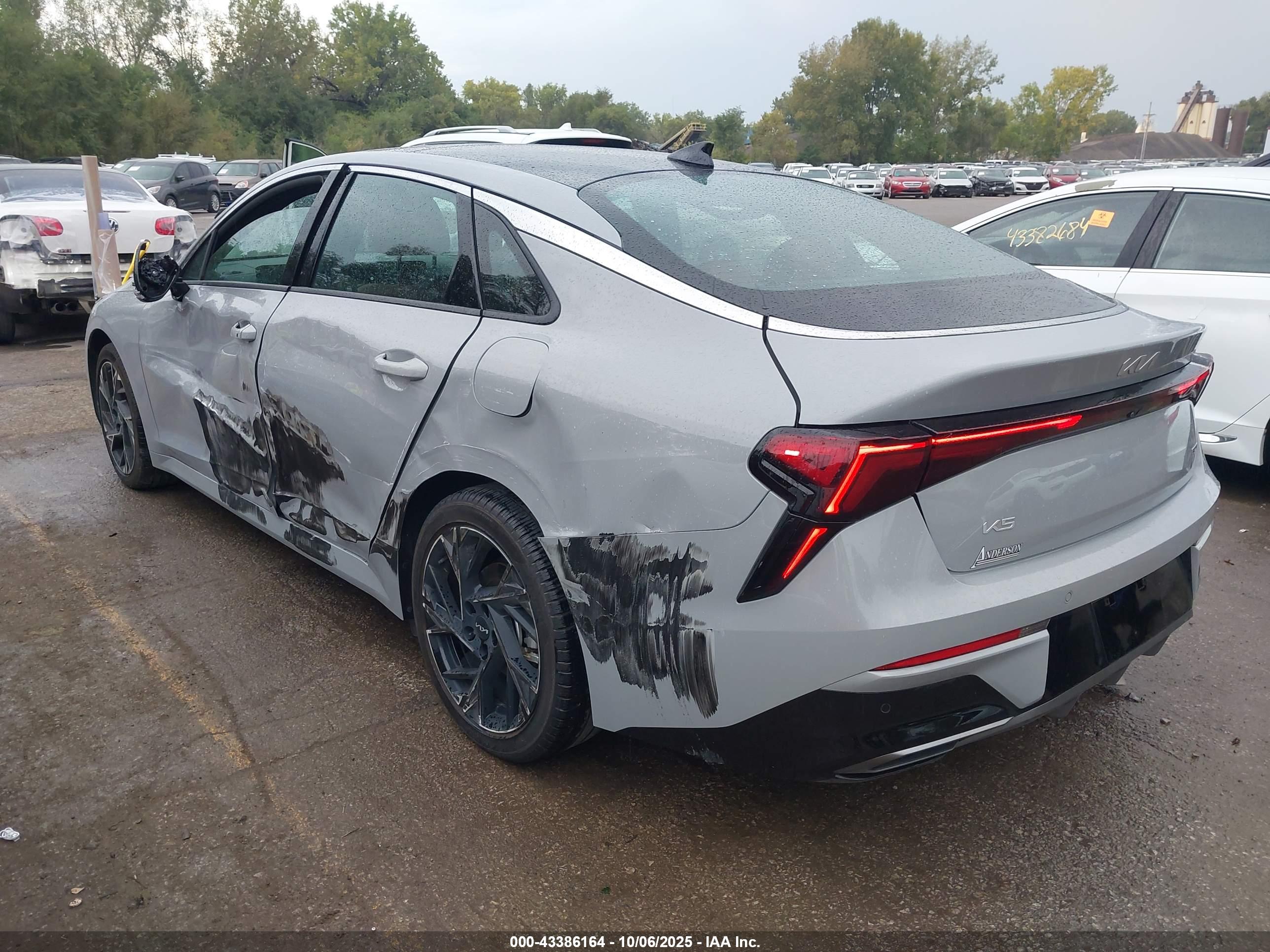 KIA K5 image 3
