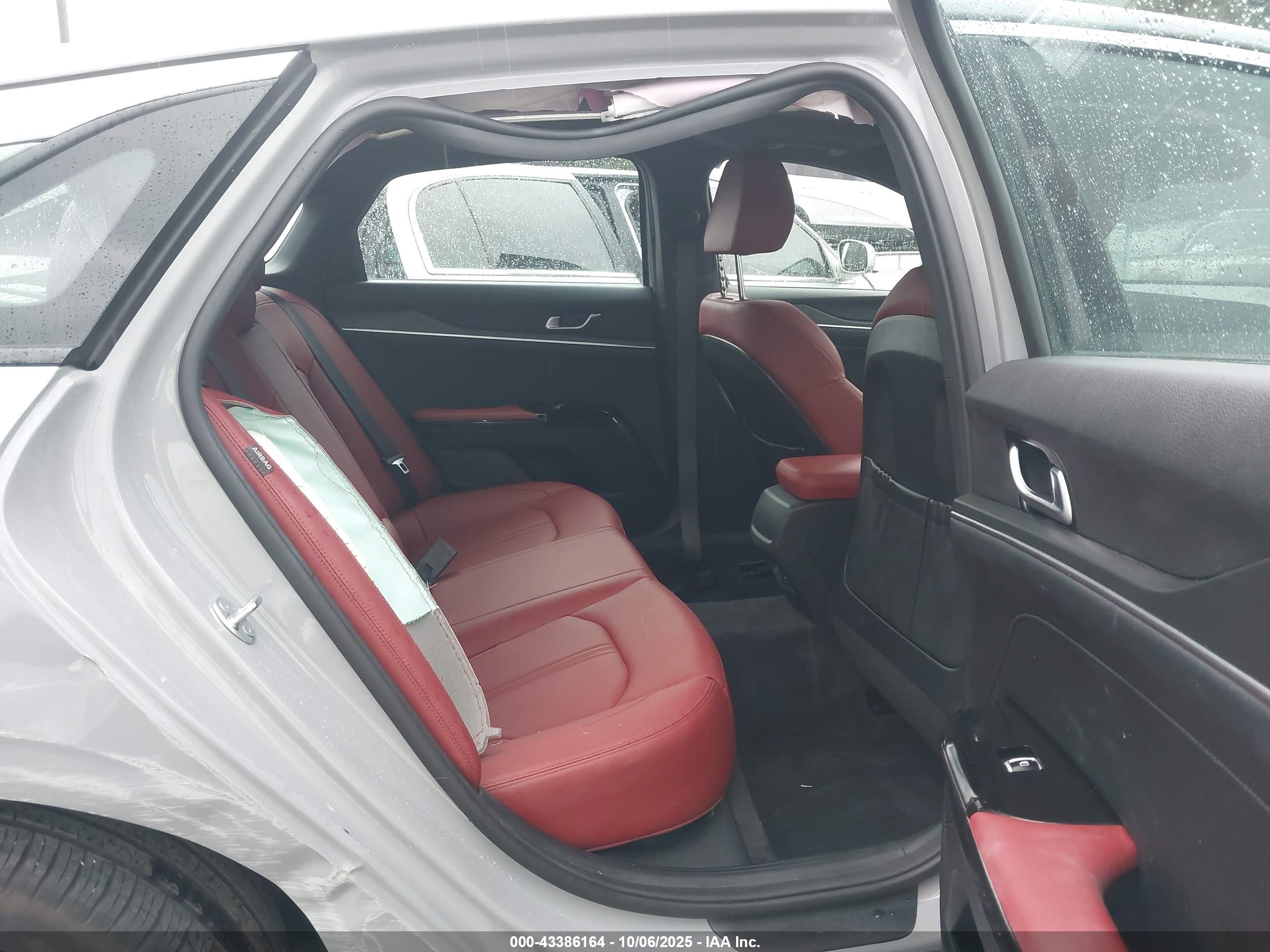 KIA K5 image 8
