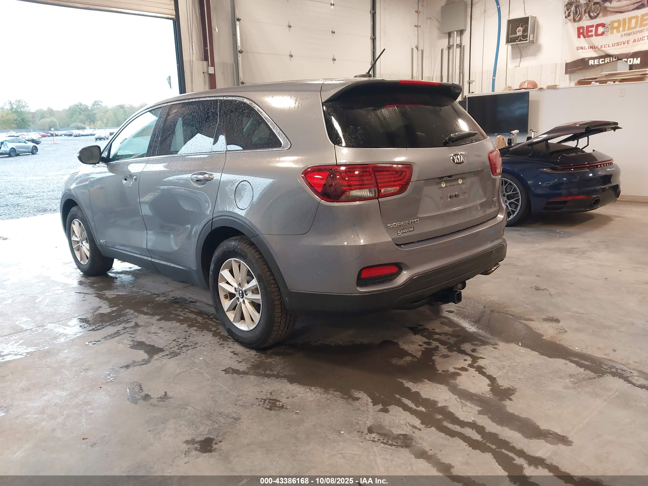 KIA SORENTO image 3
