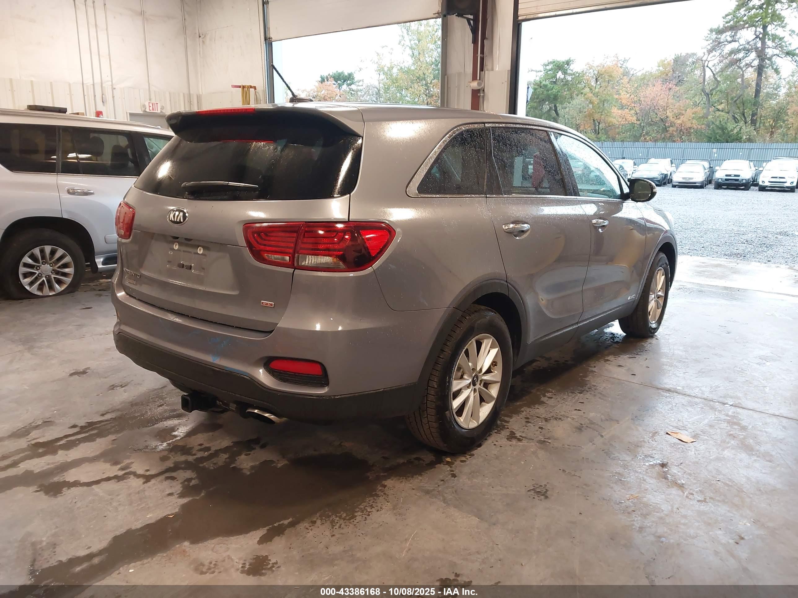 KIA SORENTO image 4