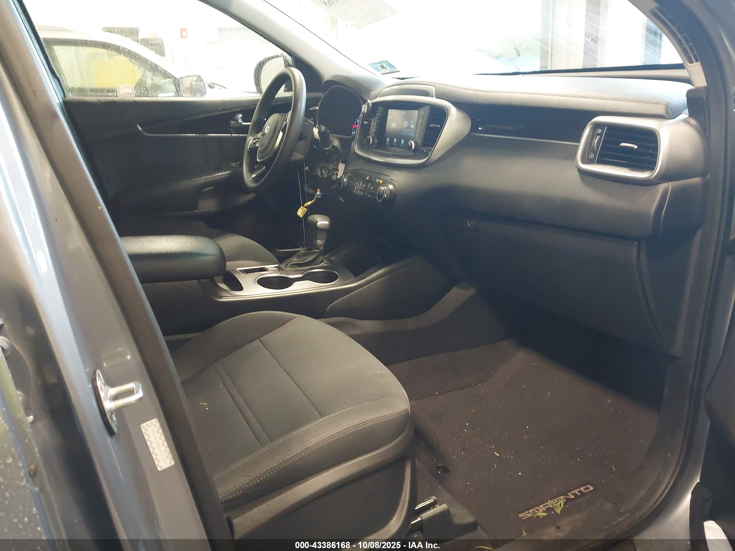 KIA SORENTO image 5