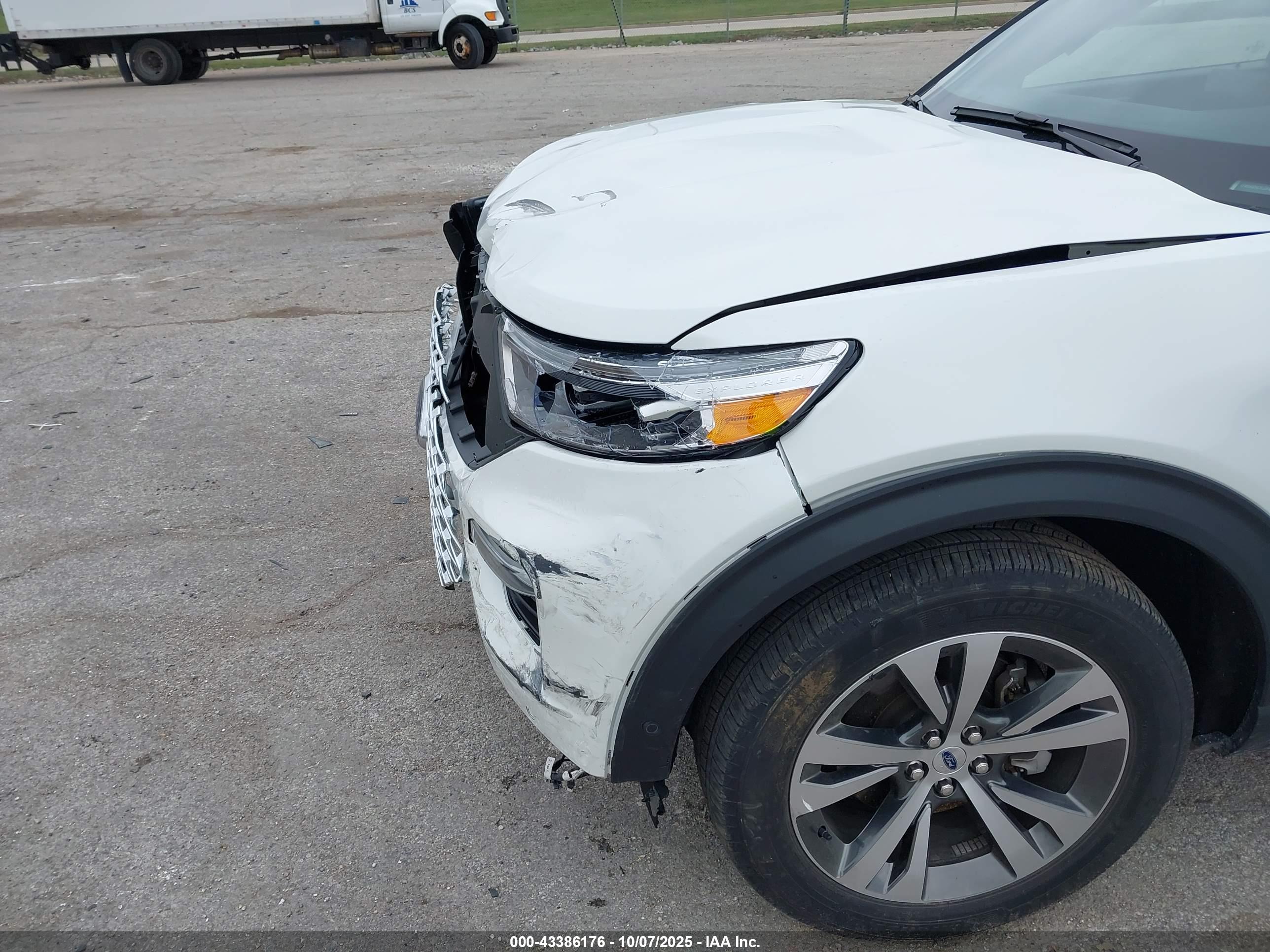 FORD EXPLORER image 6