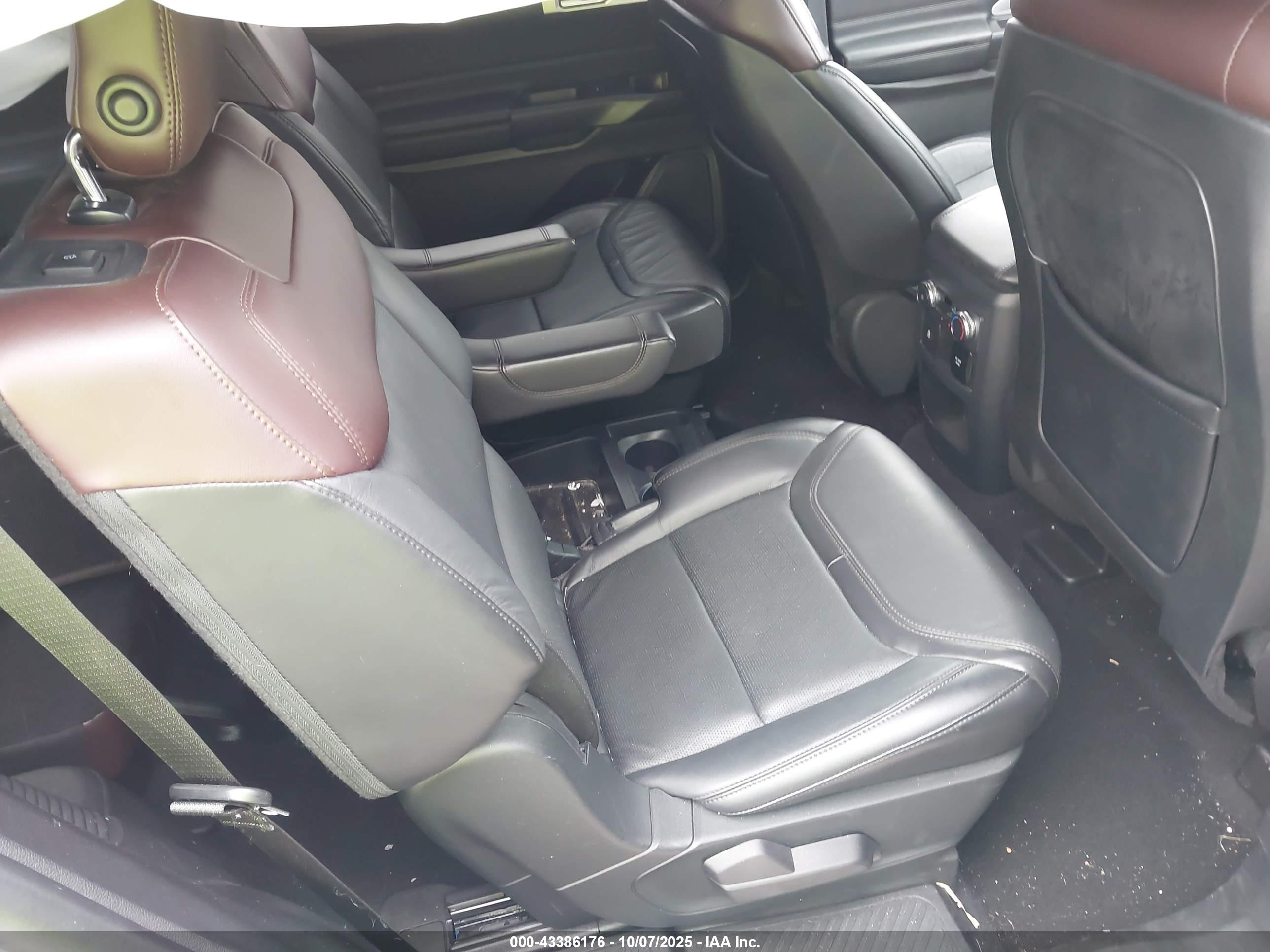 FORD EXPLORER image 8