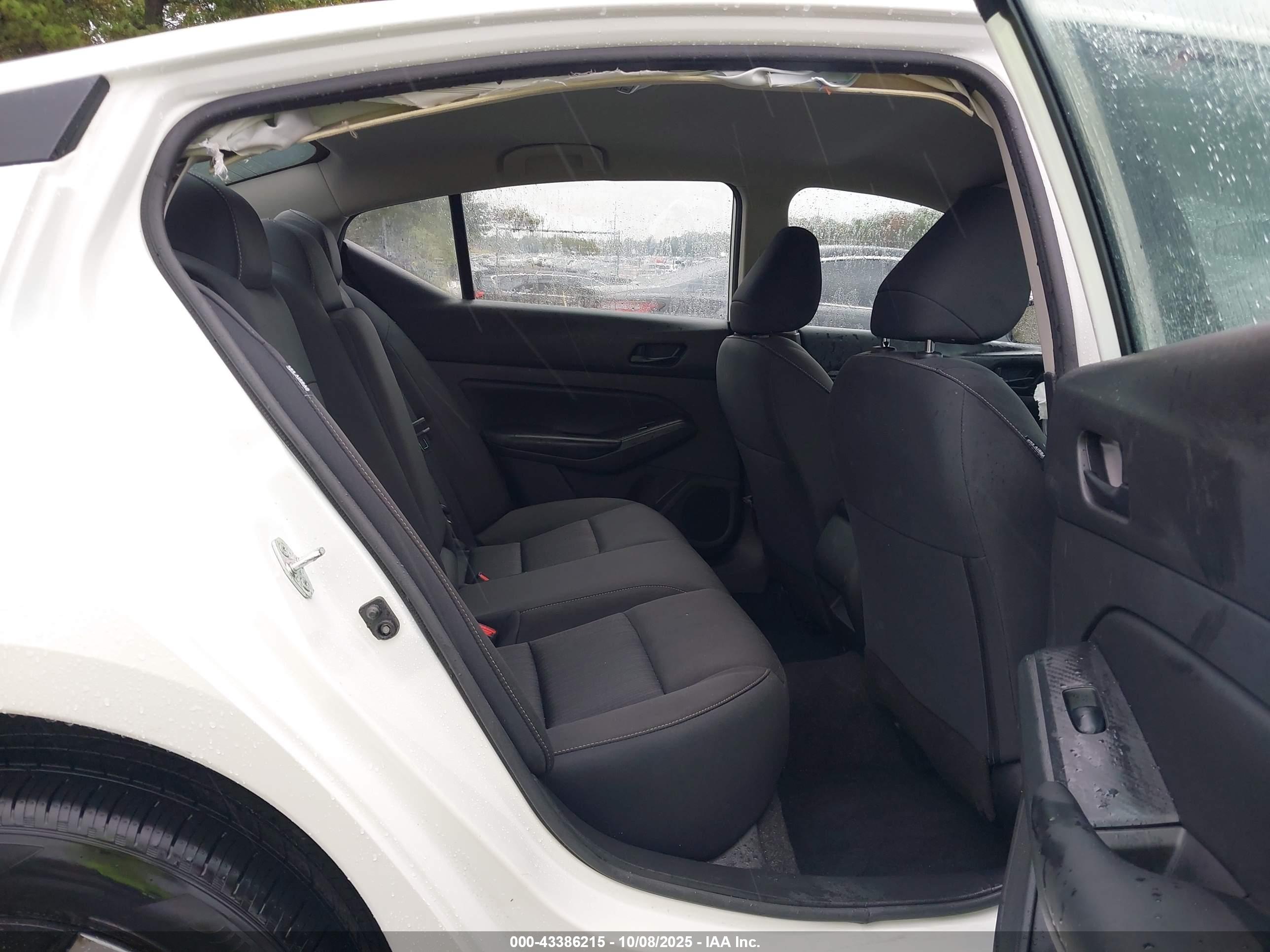 NISSAN ALTIMA image 8