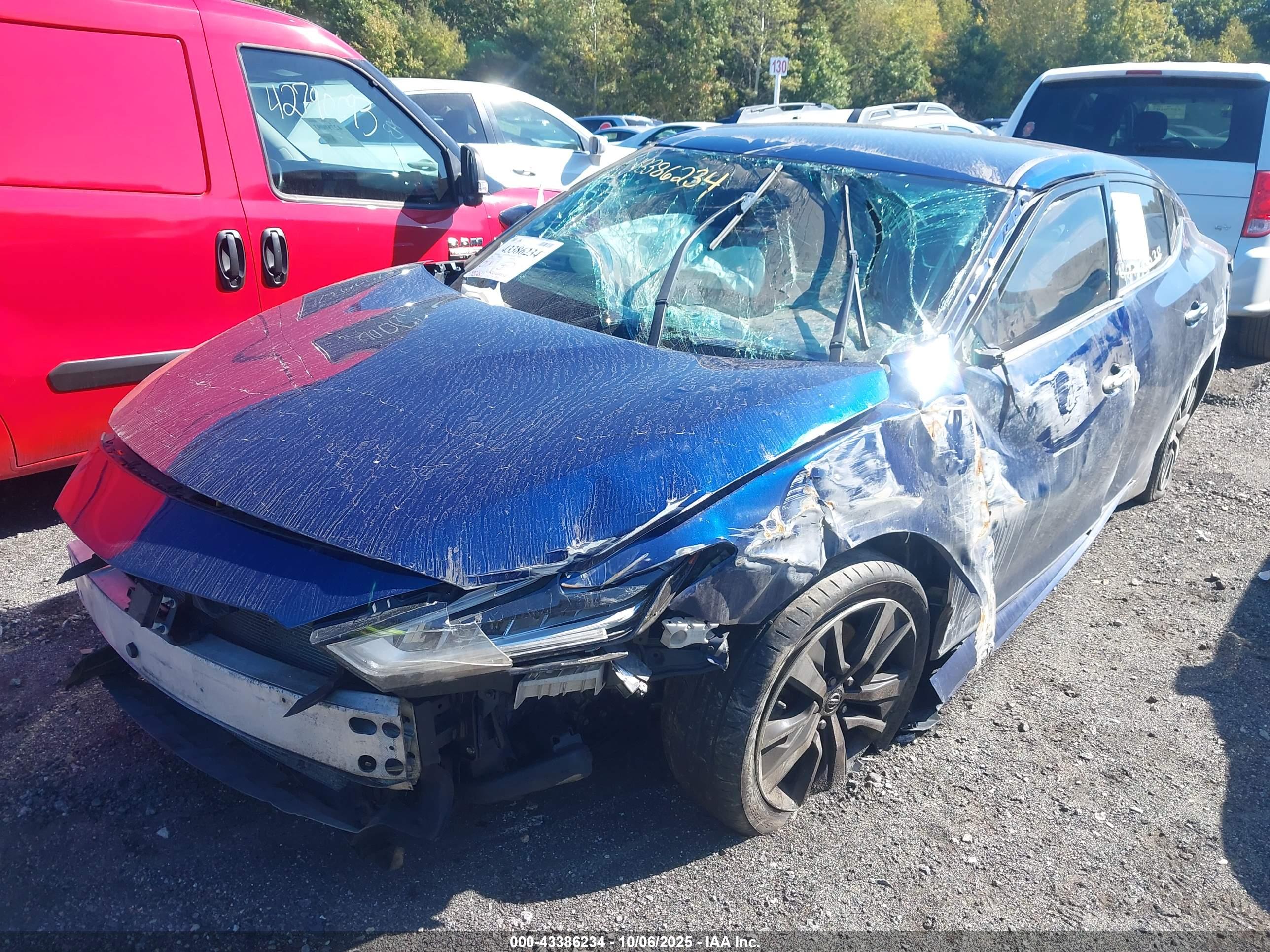 NISSAN MAXIMA image 2
