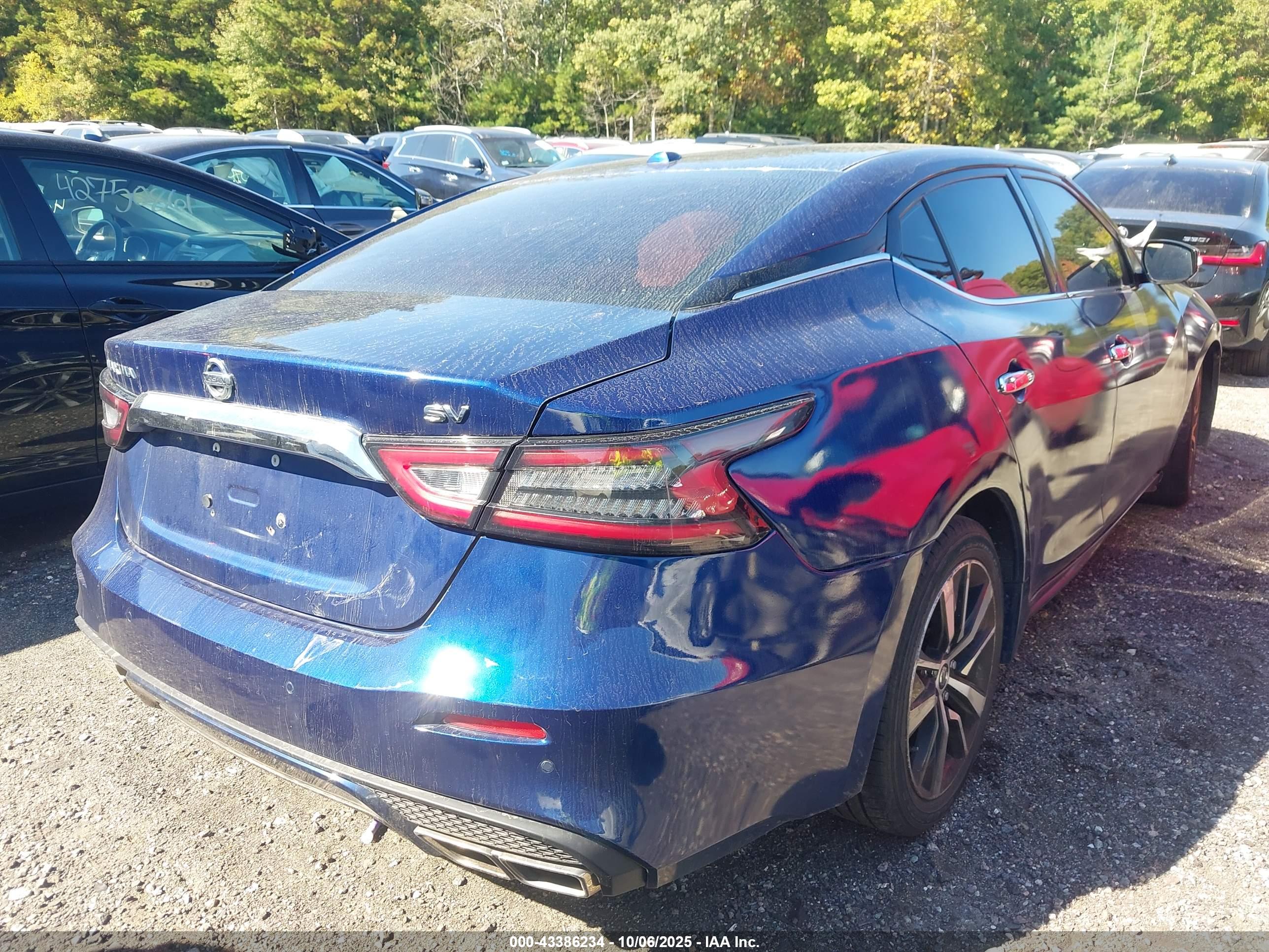 NISSAN MAXIMA image 4