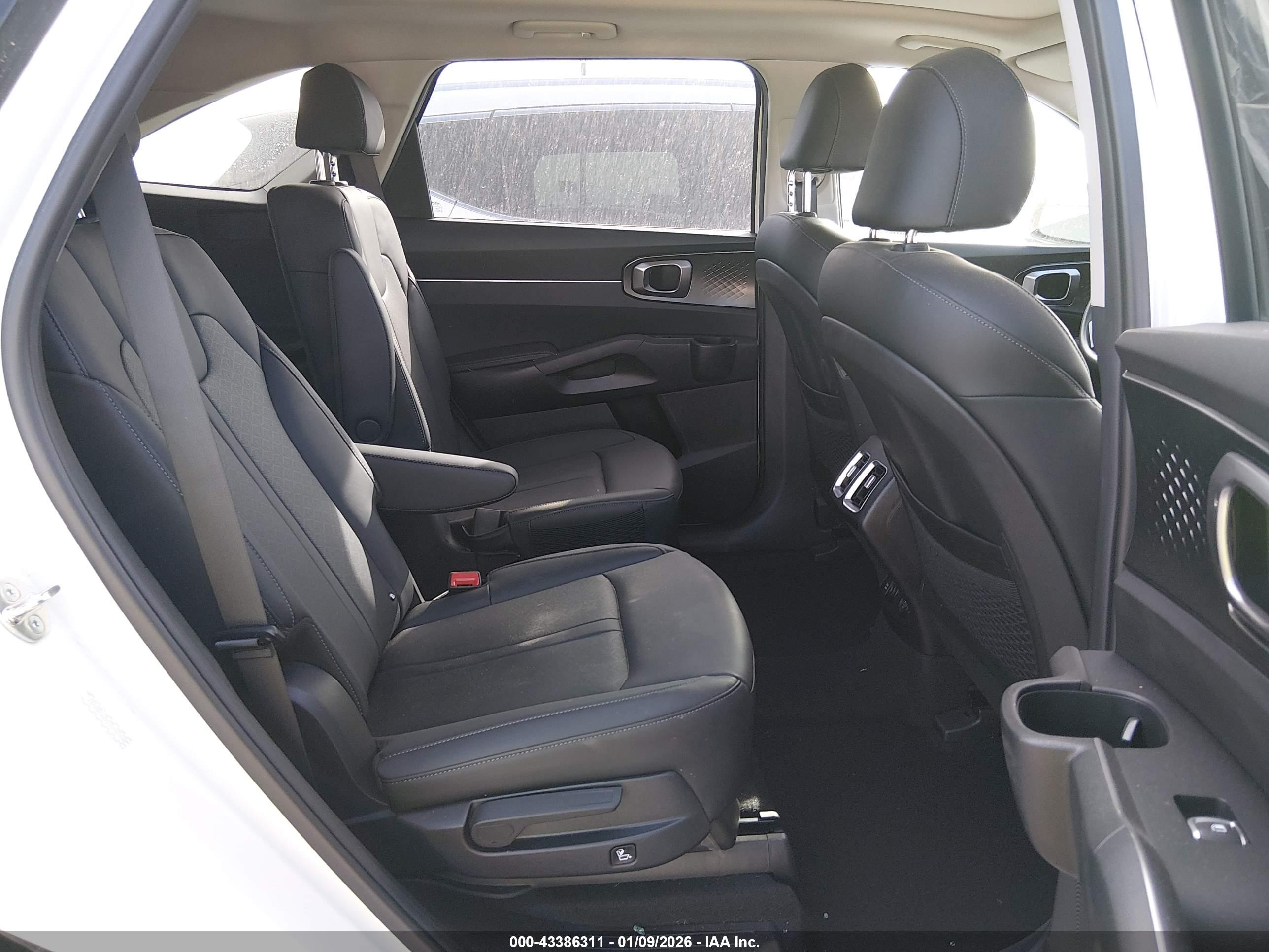 KIA SORENTO image 8