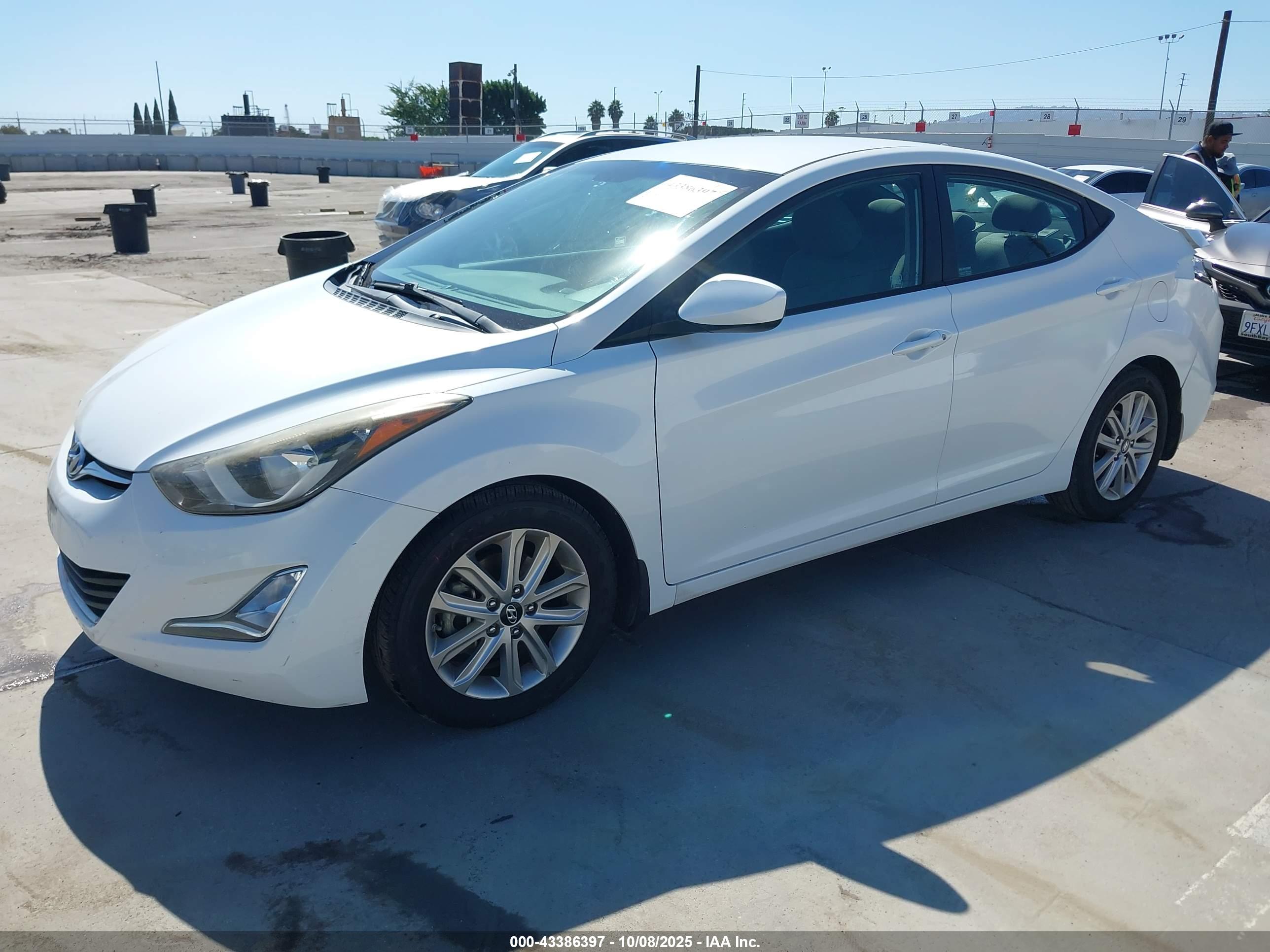 HYUNDAI ELANTRA image 2