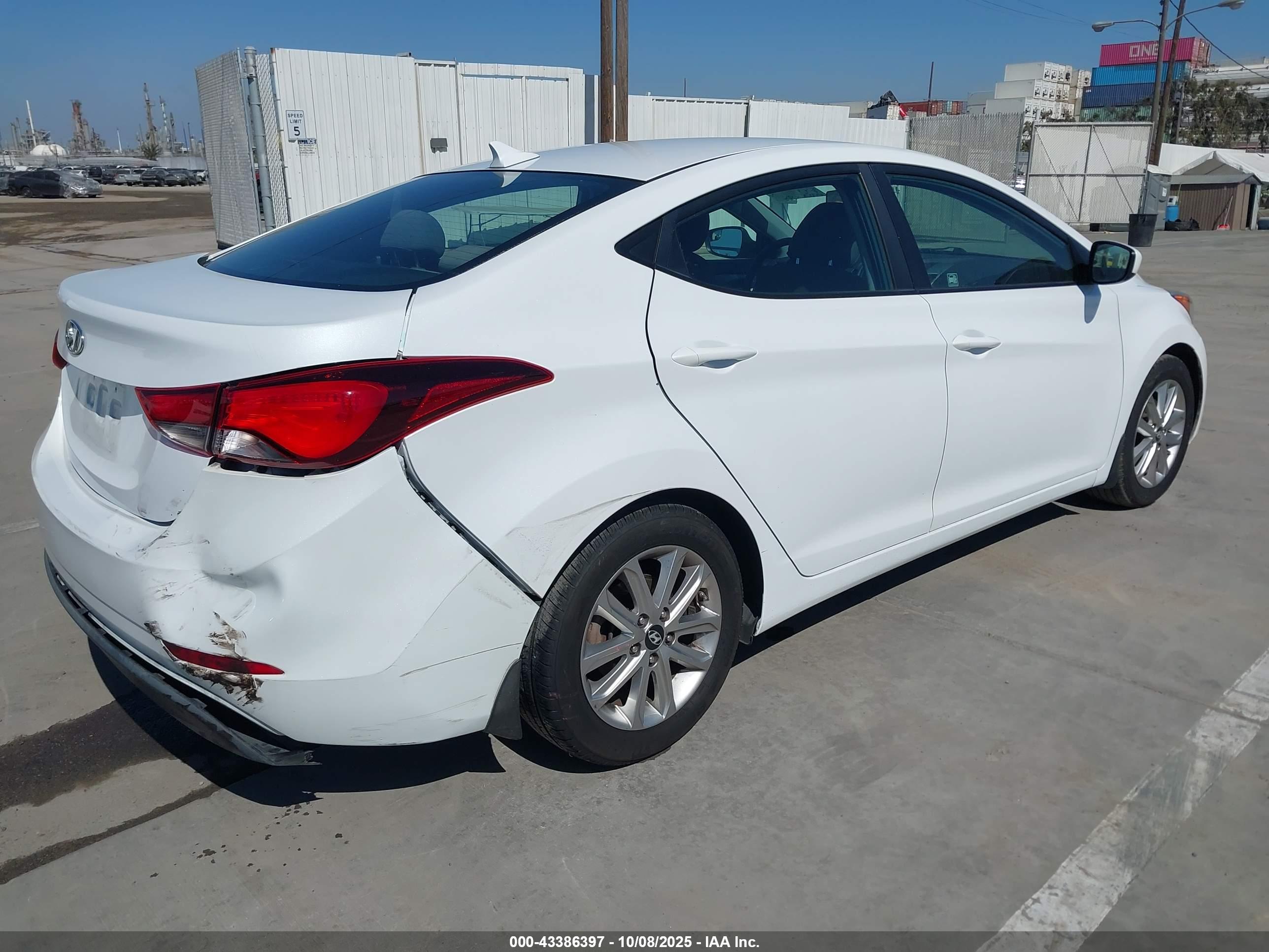HYUNDAI ELANTRA image 4