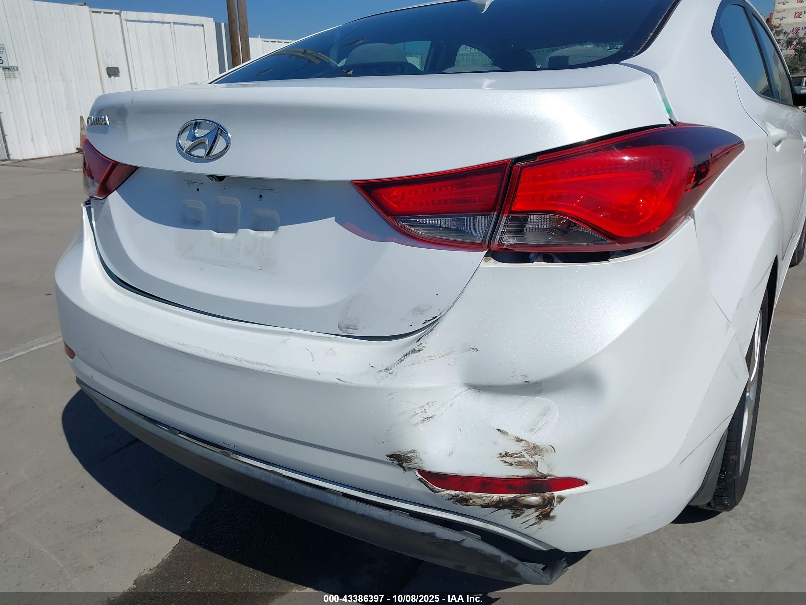 HYUNDAI ELANTRA image 6