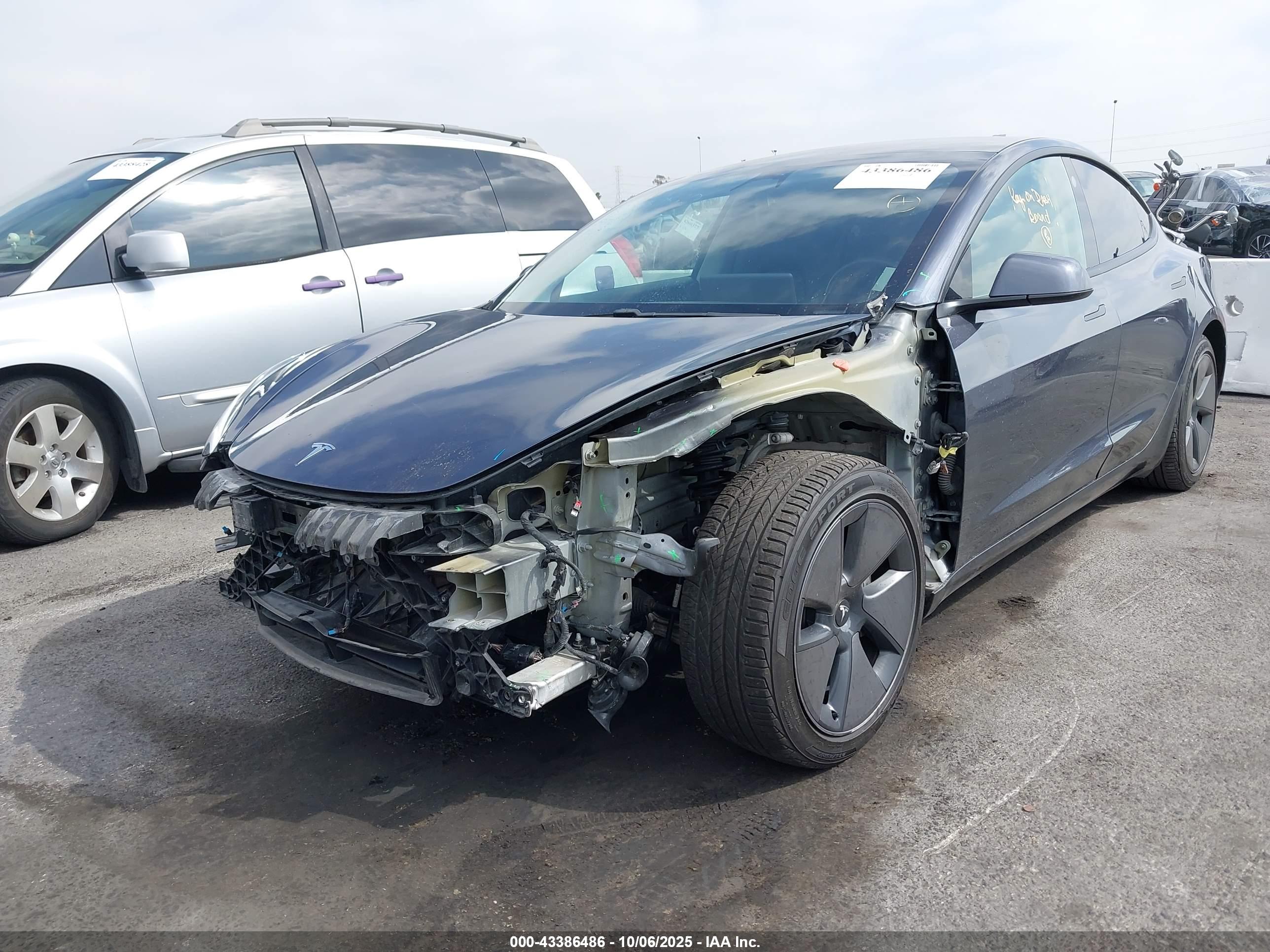 TESLA MODEL image 2