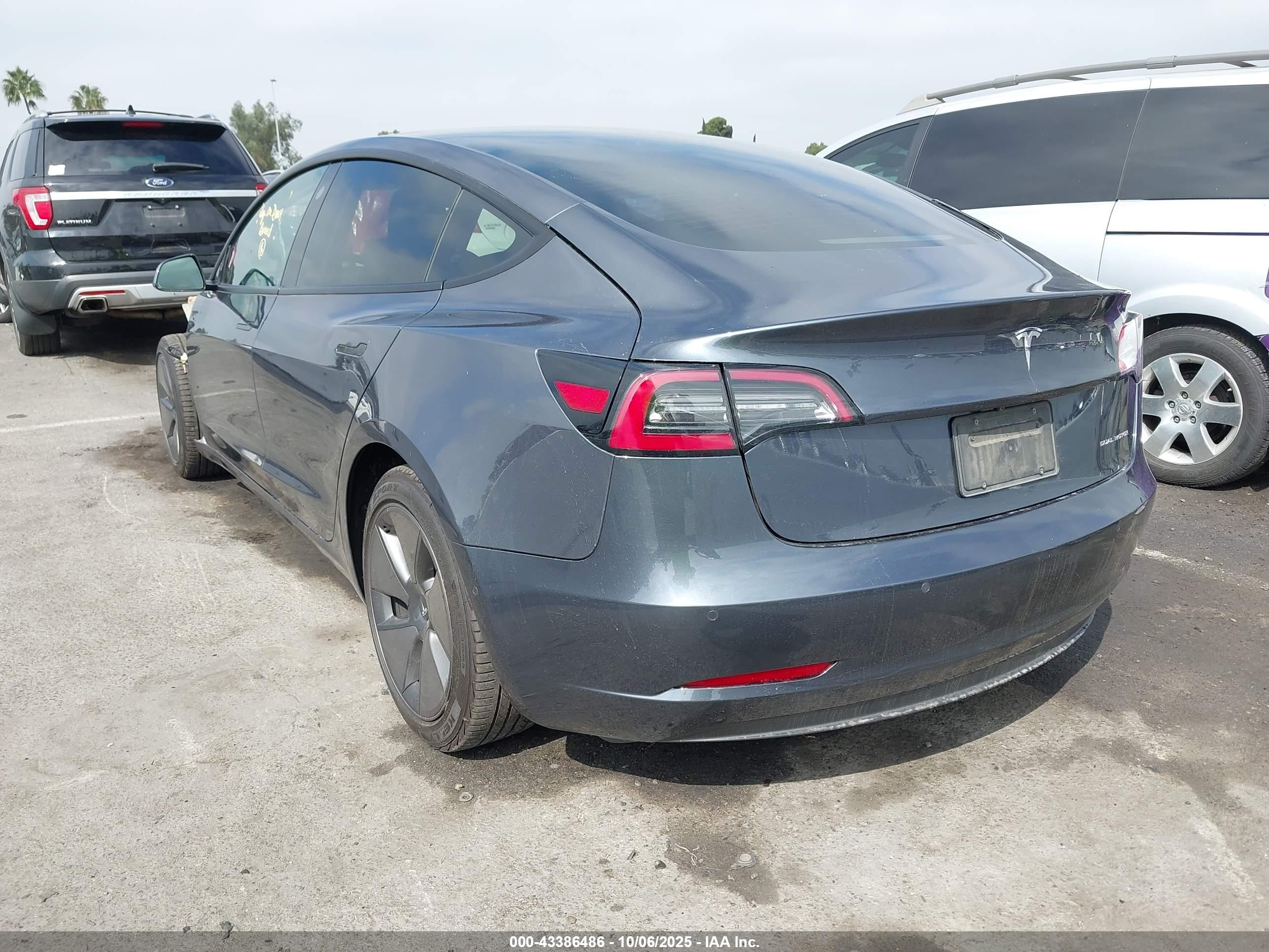 TESLA MODEL image 3