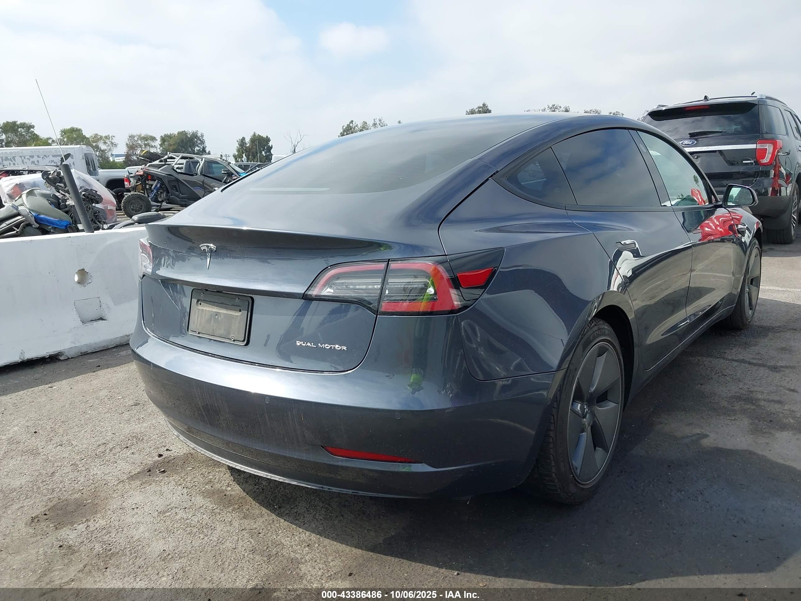 TESLA MODEL image 4