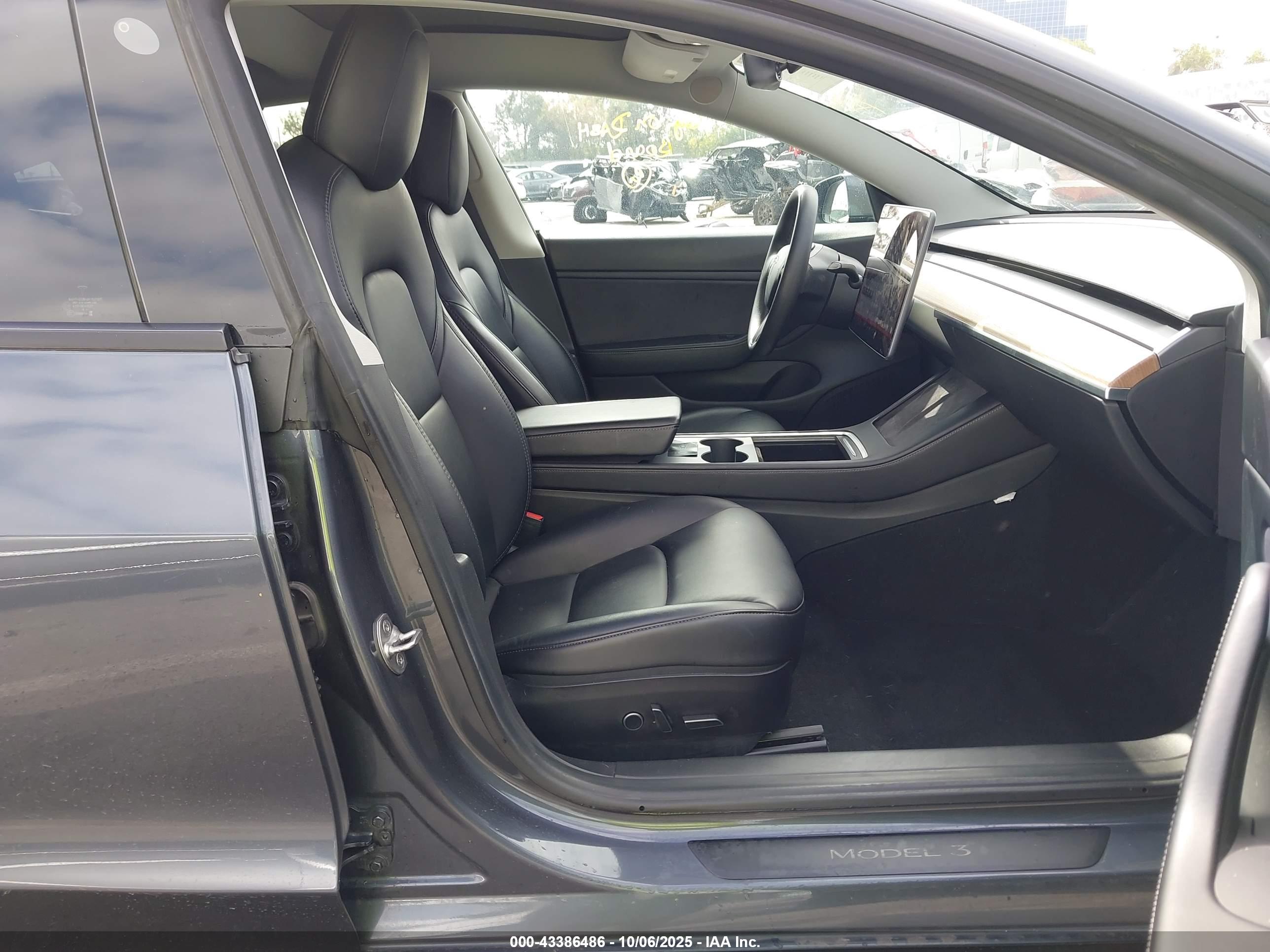 TESLA MODEL image 5