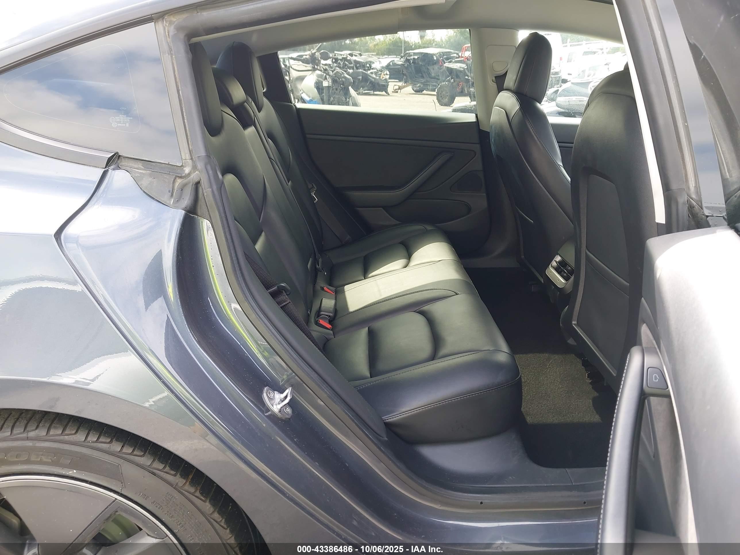 TESLA MODEL image 8