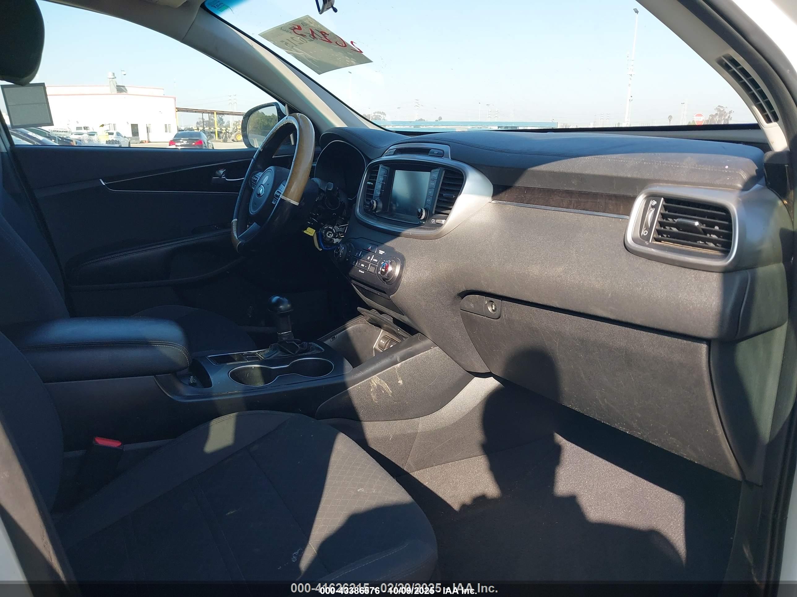KIA SORENTO image 5