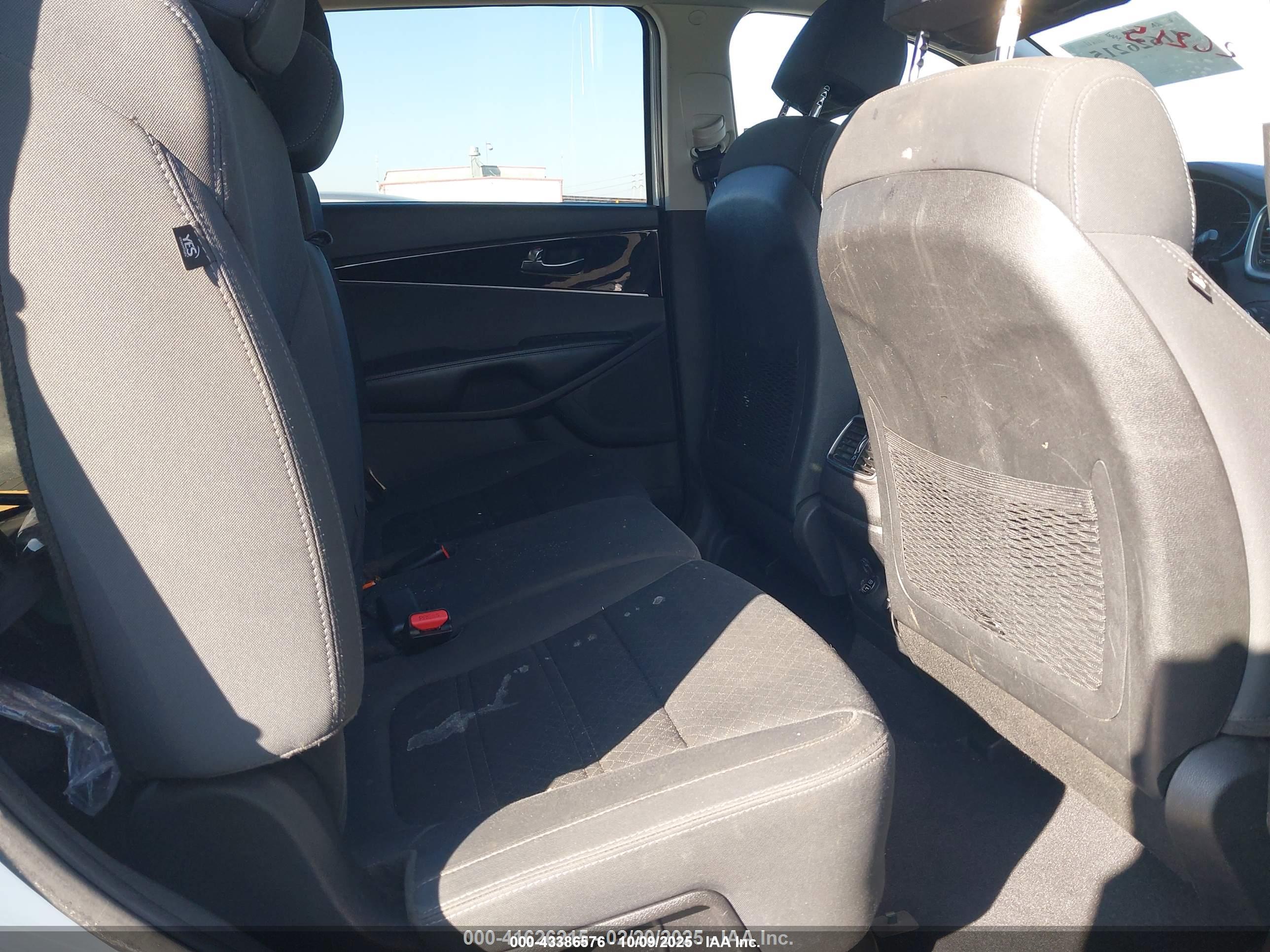 KIA SORENTO image 8