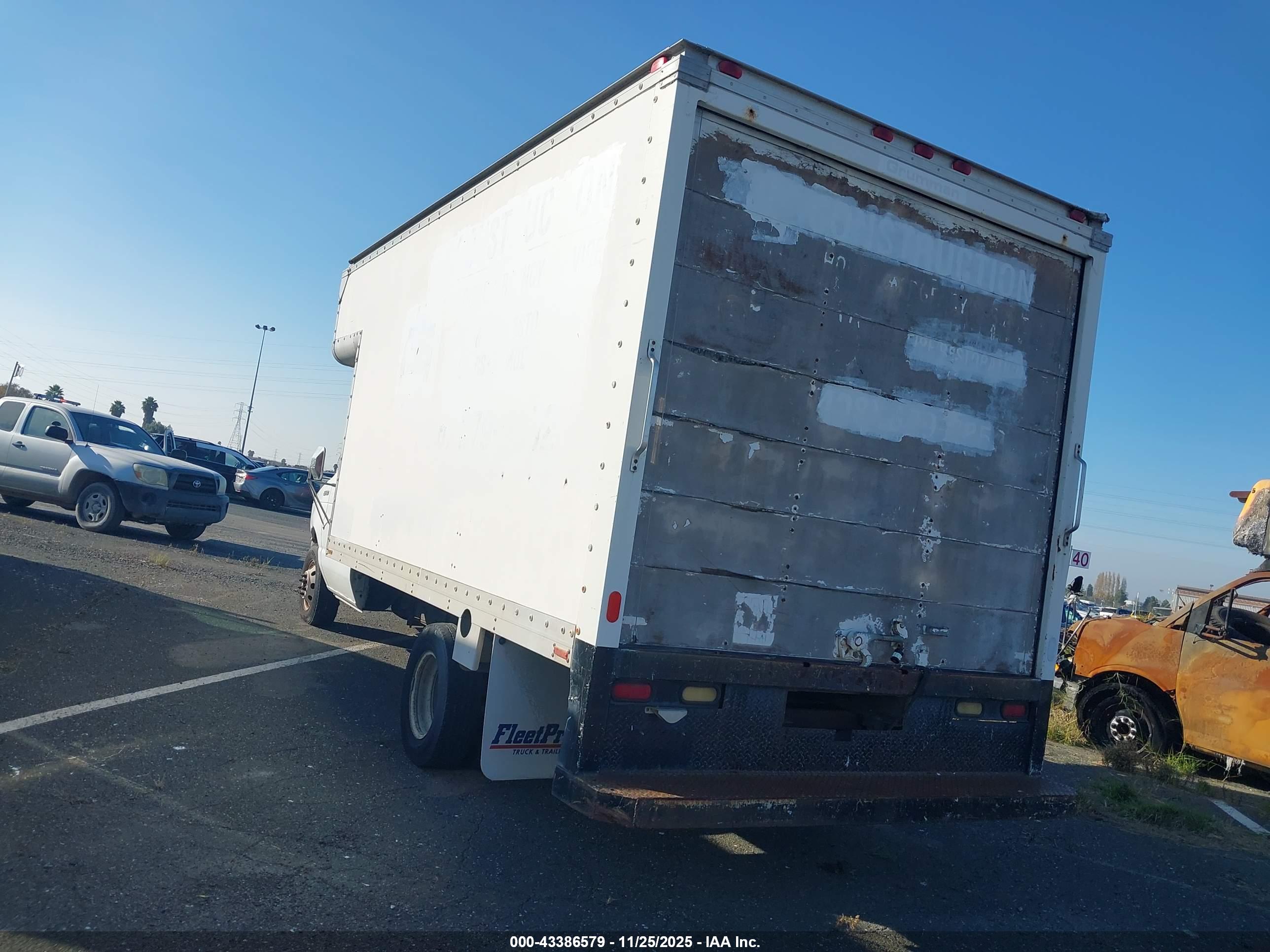 FORD ECONOLINE image 3