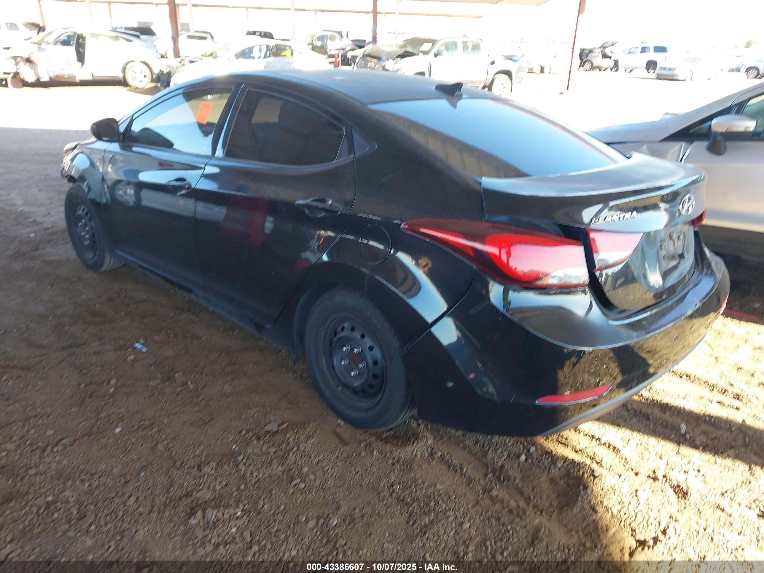 HYUNDAI ELANTRA image 3