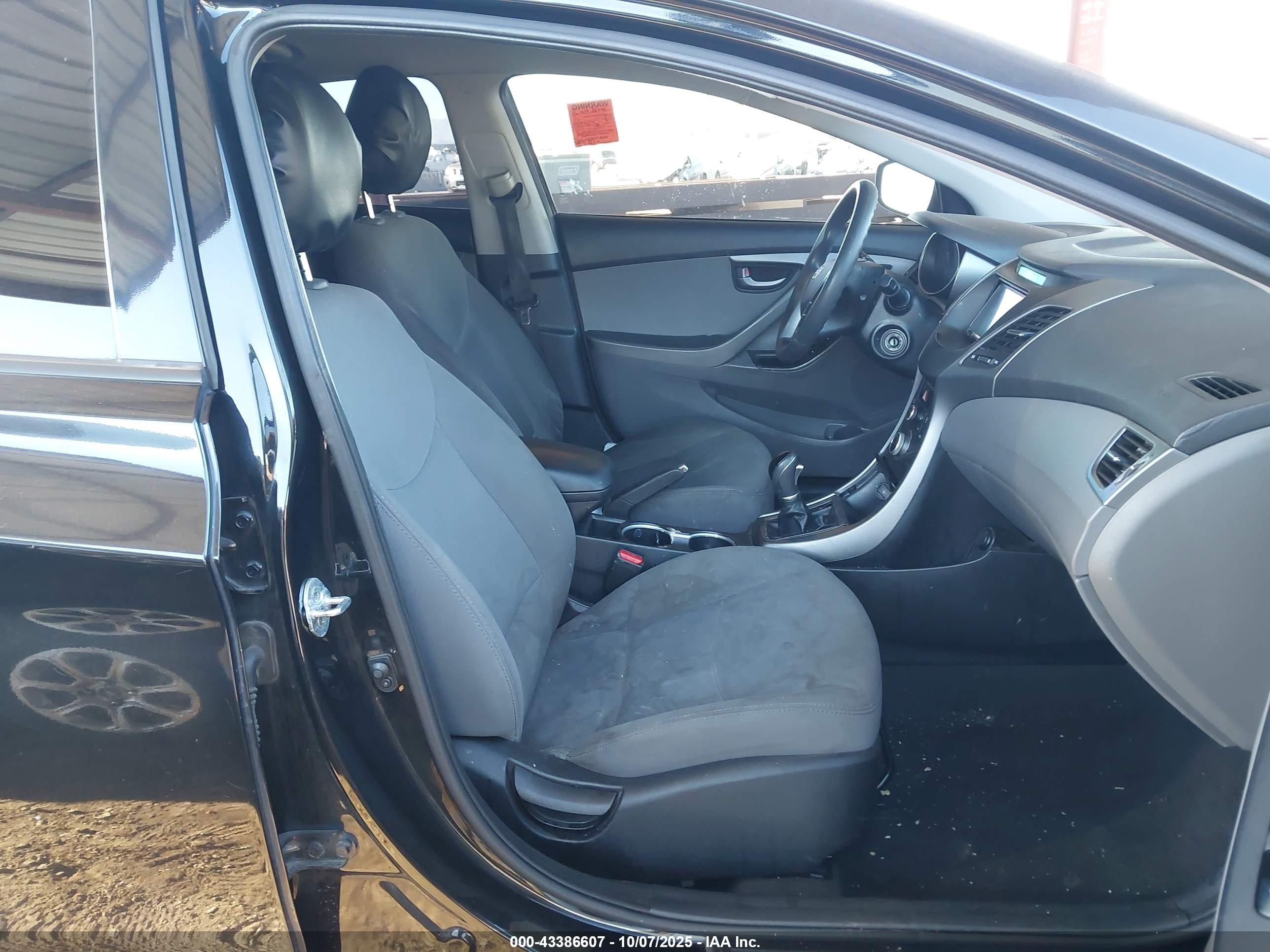 HYUNDAI ELANTRA image 5