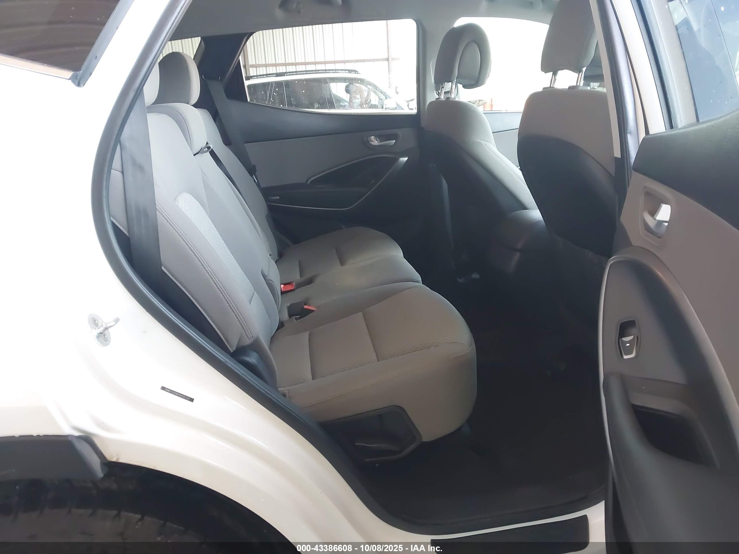 HYUNDAI SANTA image 8