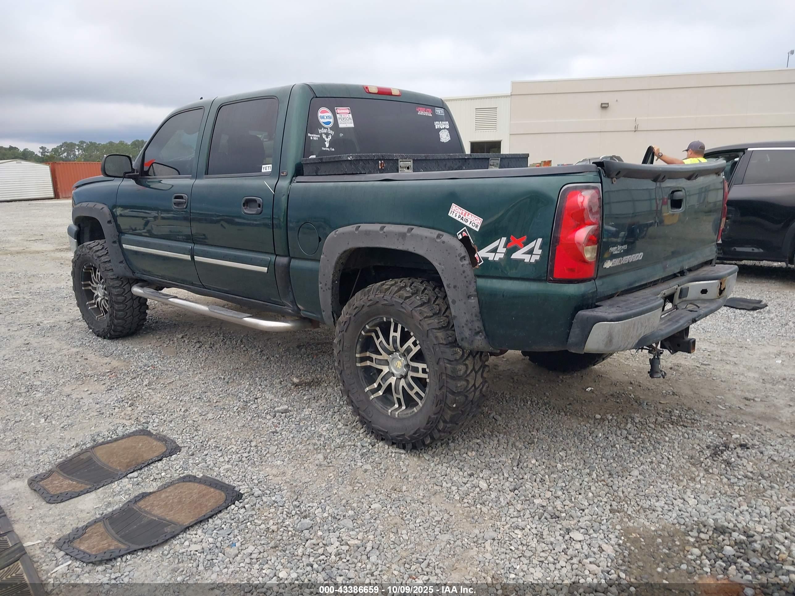 CHEVROLET SILVERADO image 3