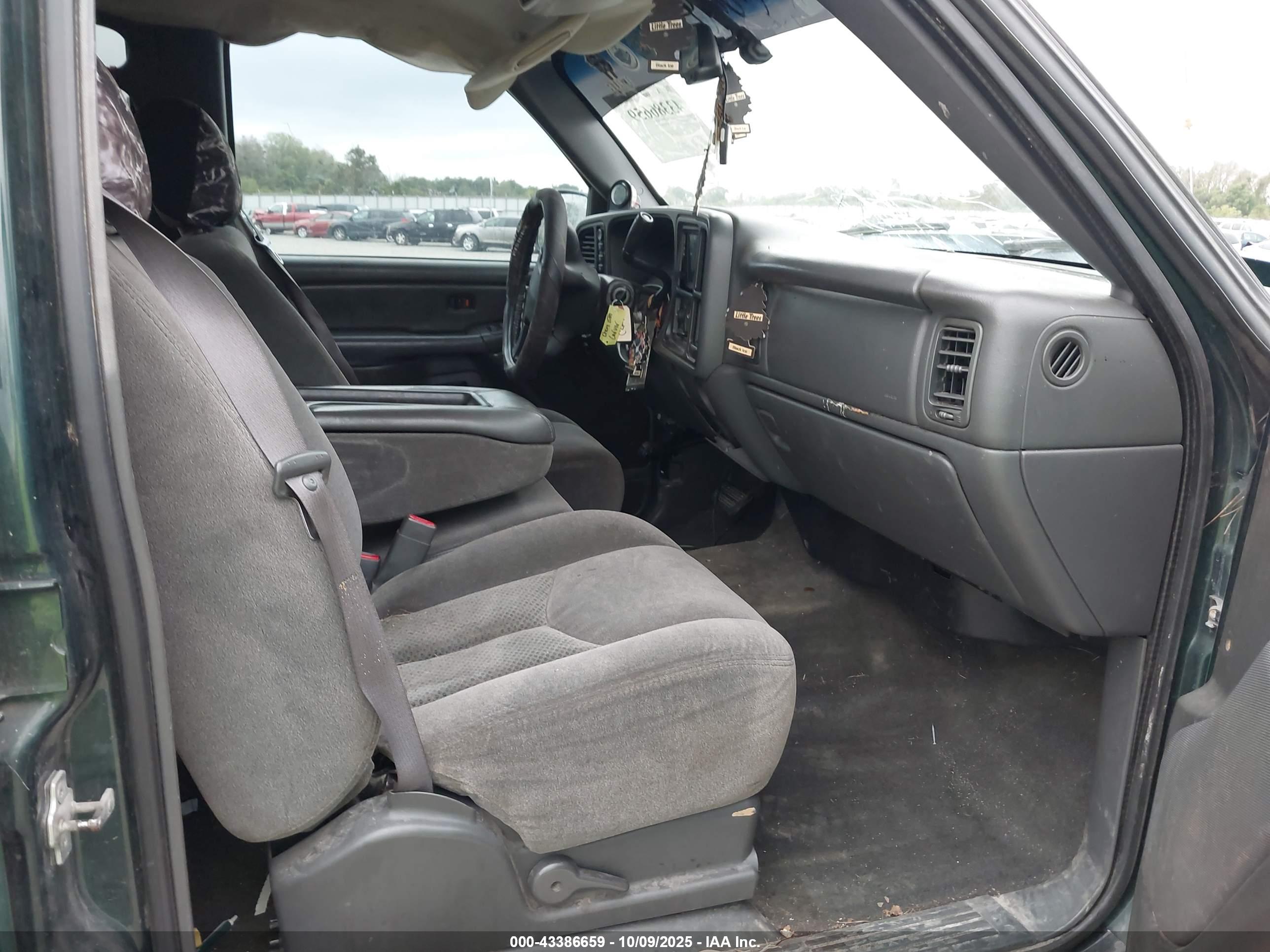 CHEVROLET SILVERADO image 5