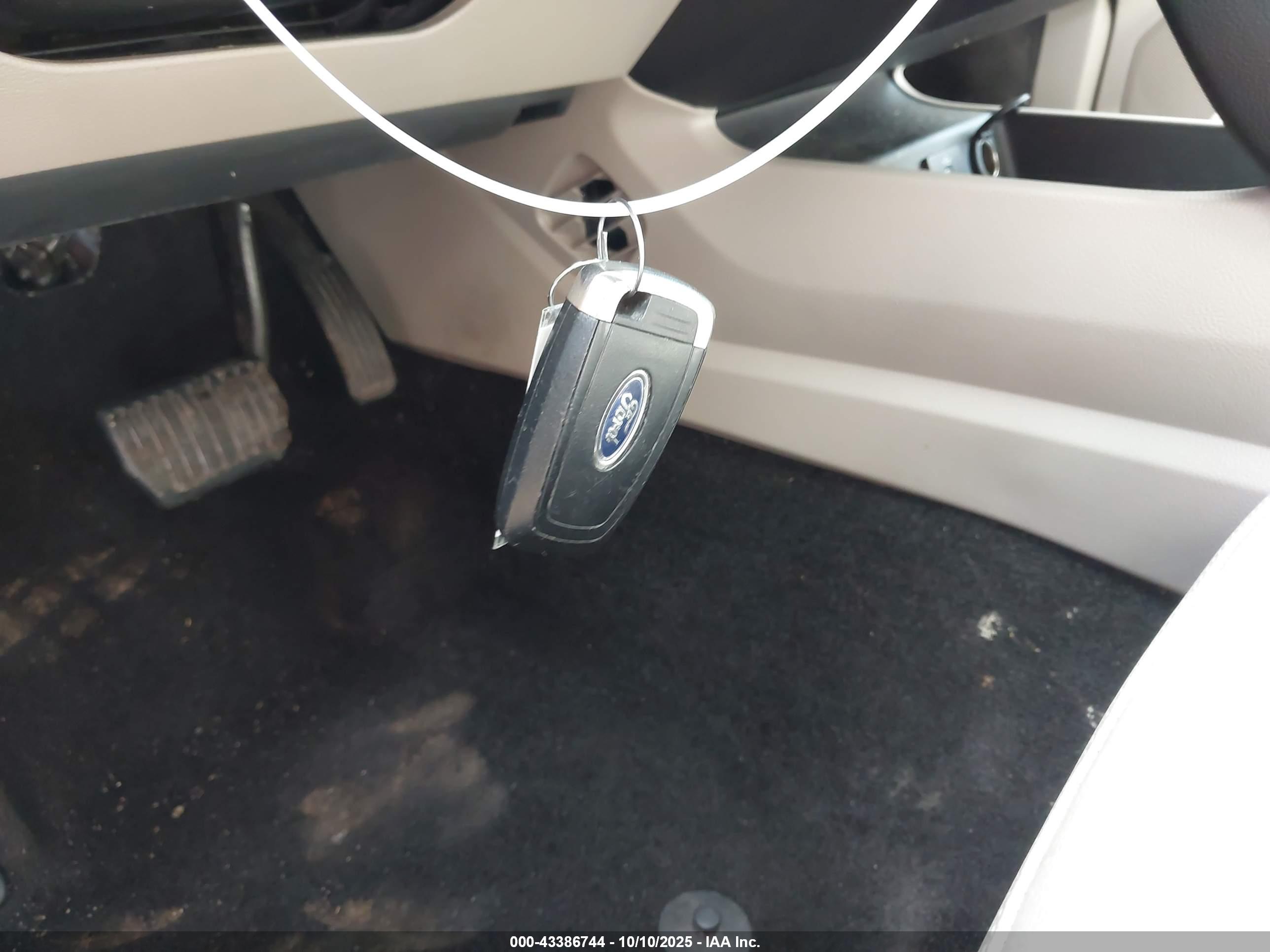FORD FUSION image 11