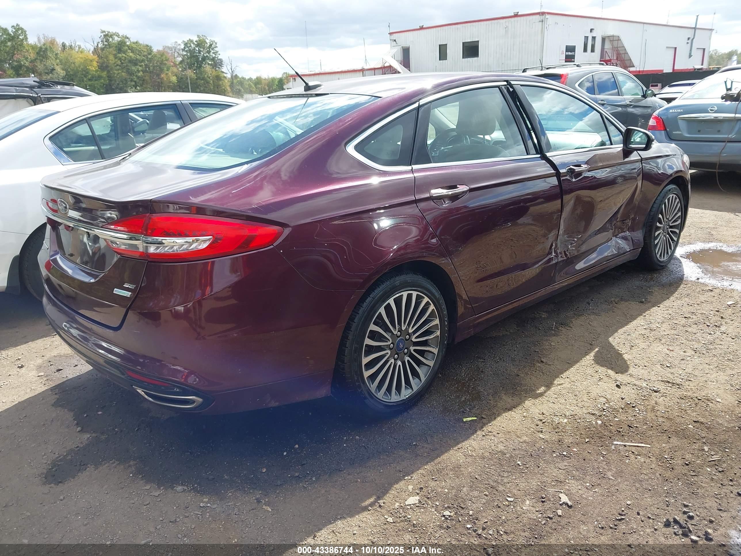 FORD FUSION image 4