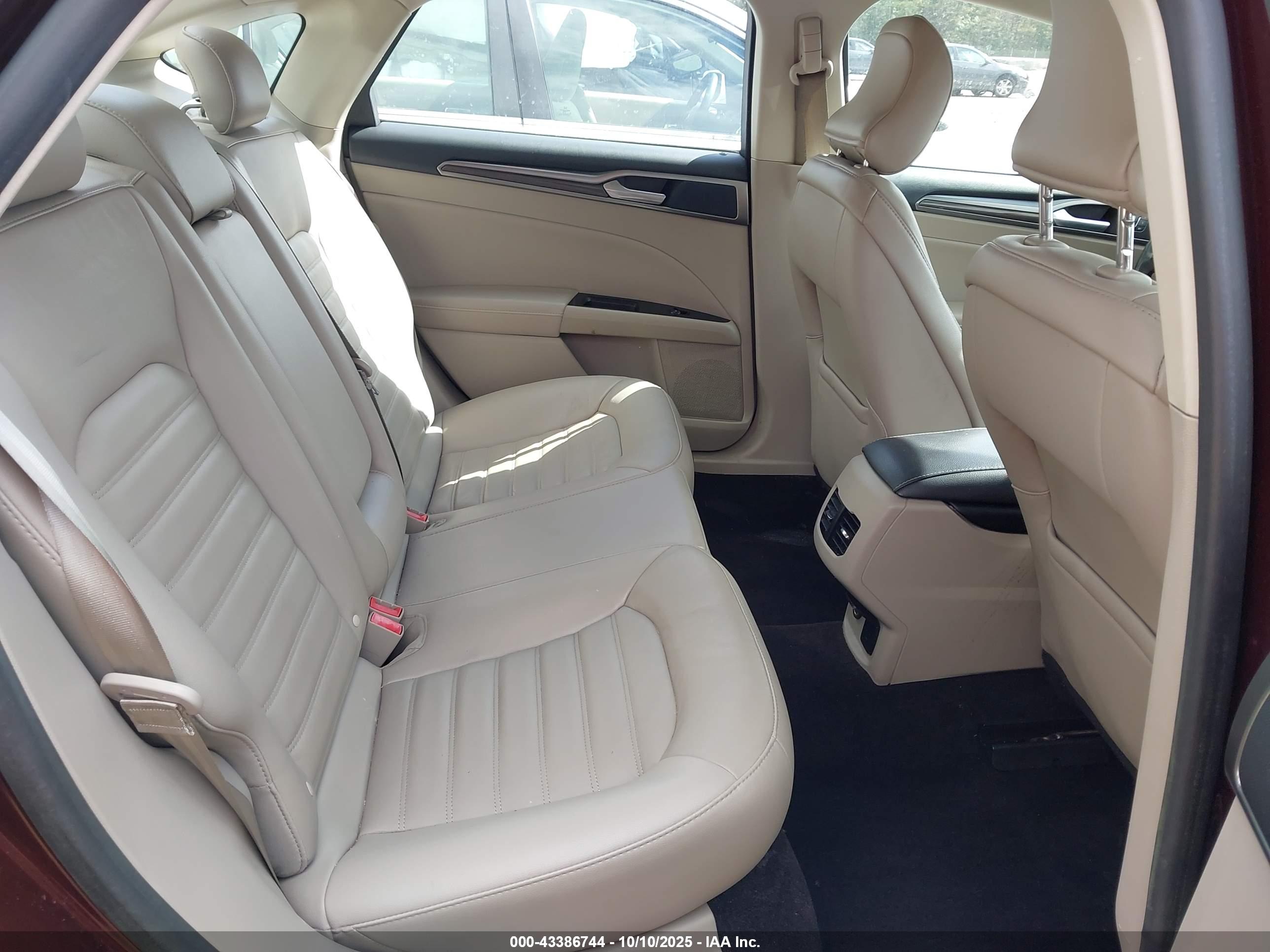 FORD FUSION image 8