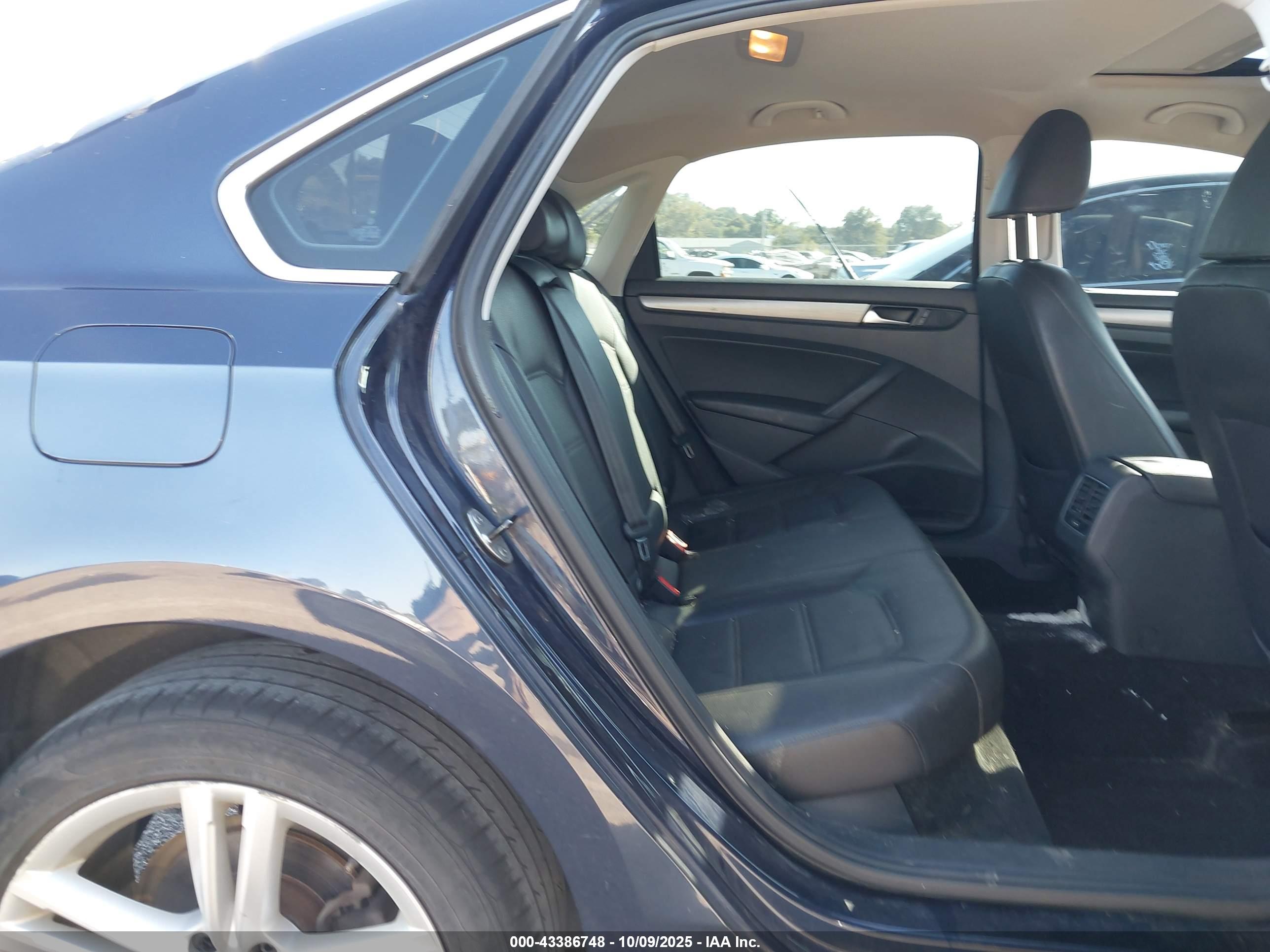 VOLKSWAGEN PASSAT image 8