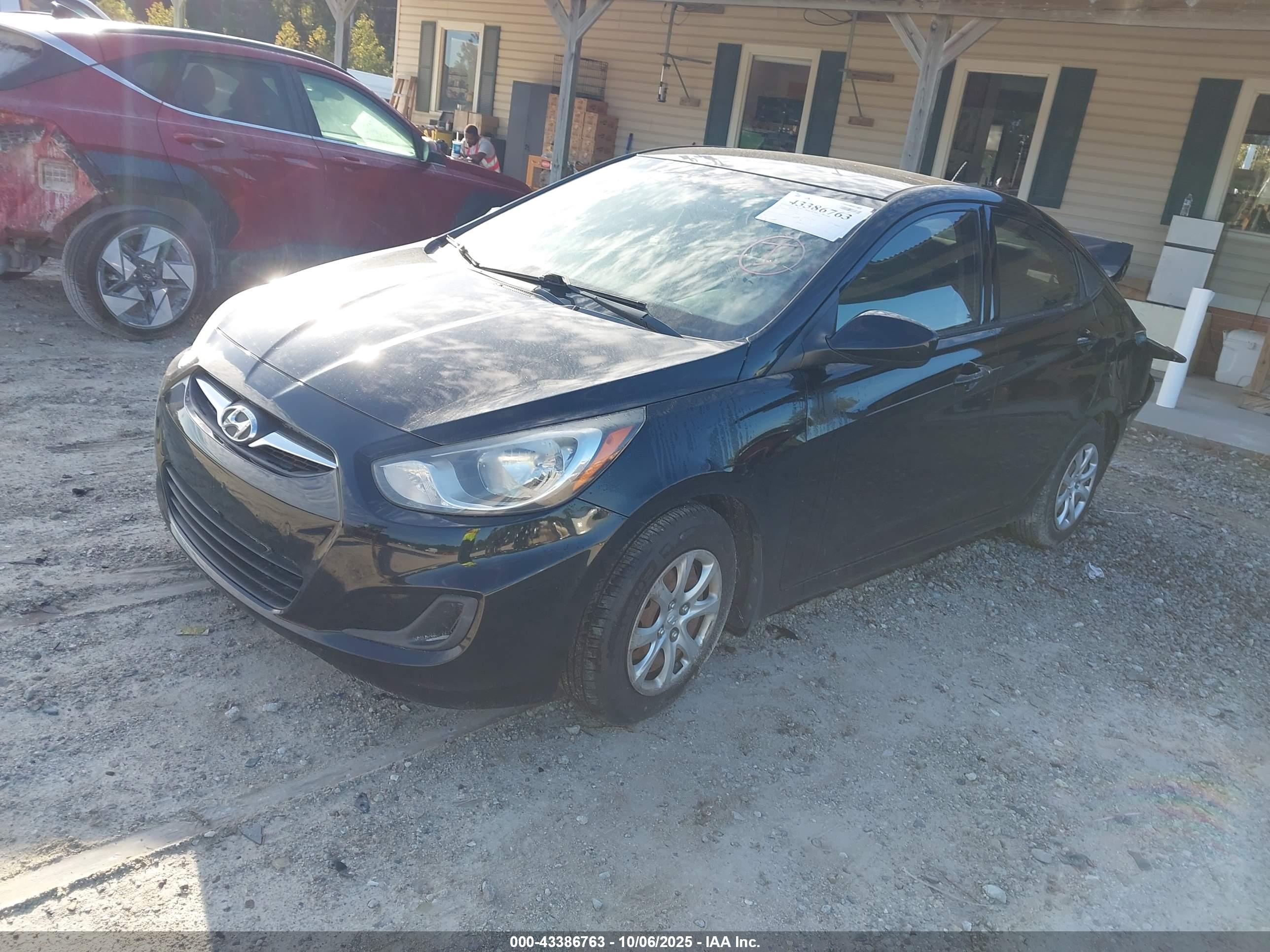 HYUNDAI ACCENT image 2