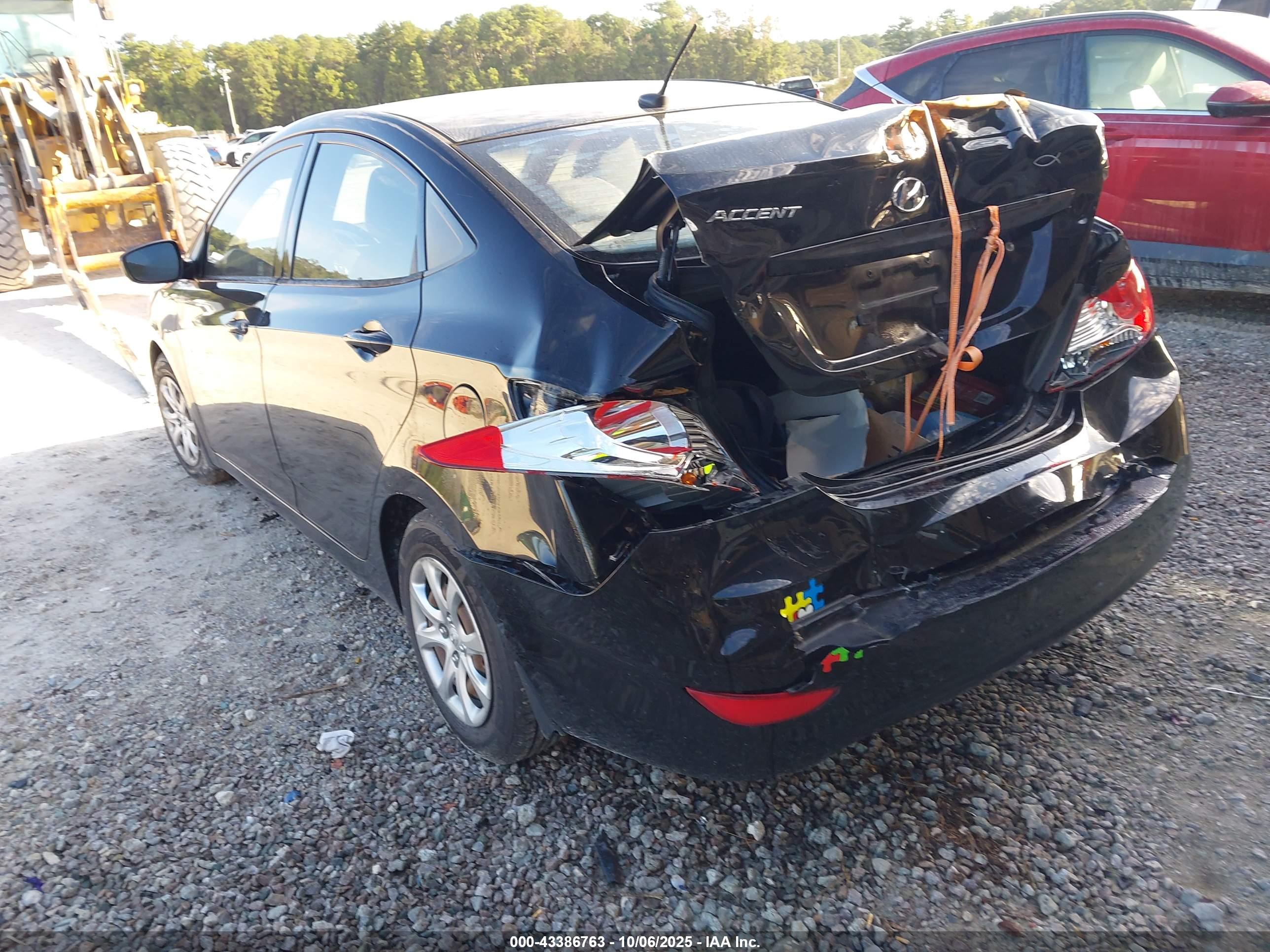 HYUNDAI ACCENT image 3
