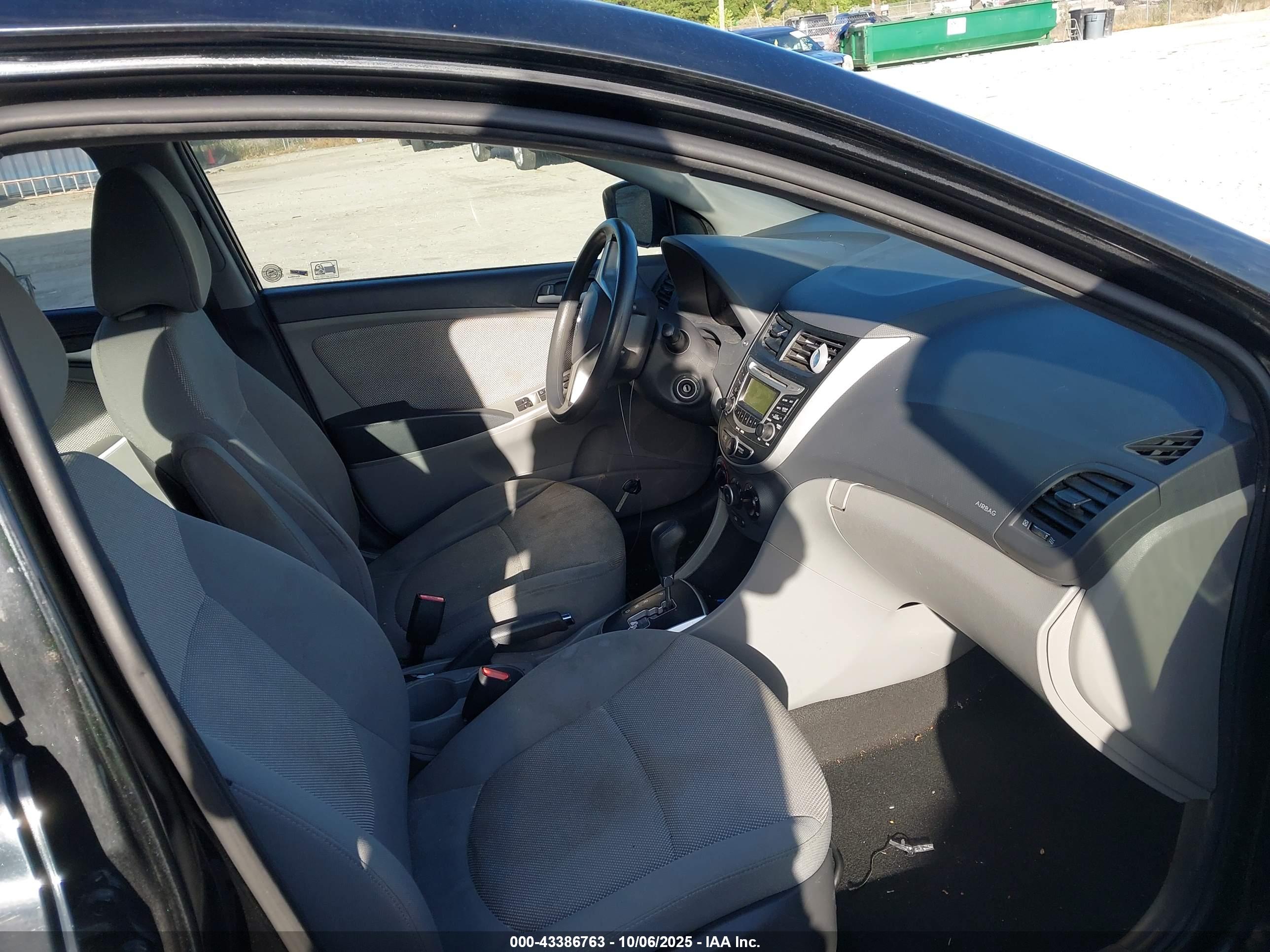 HYUNDAI ACCENT image 5