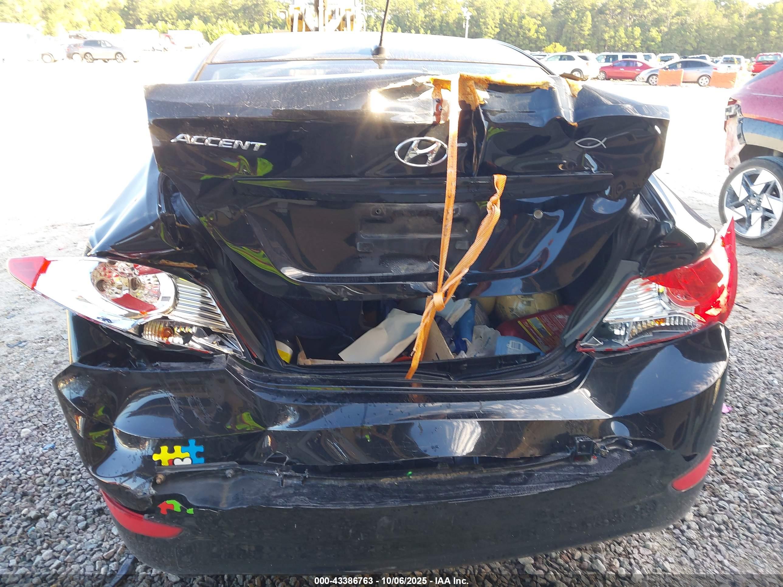 HYUNDAI ACCENT image 6