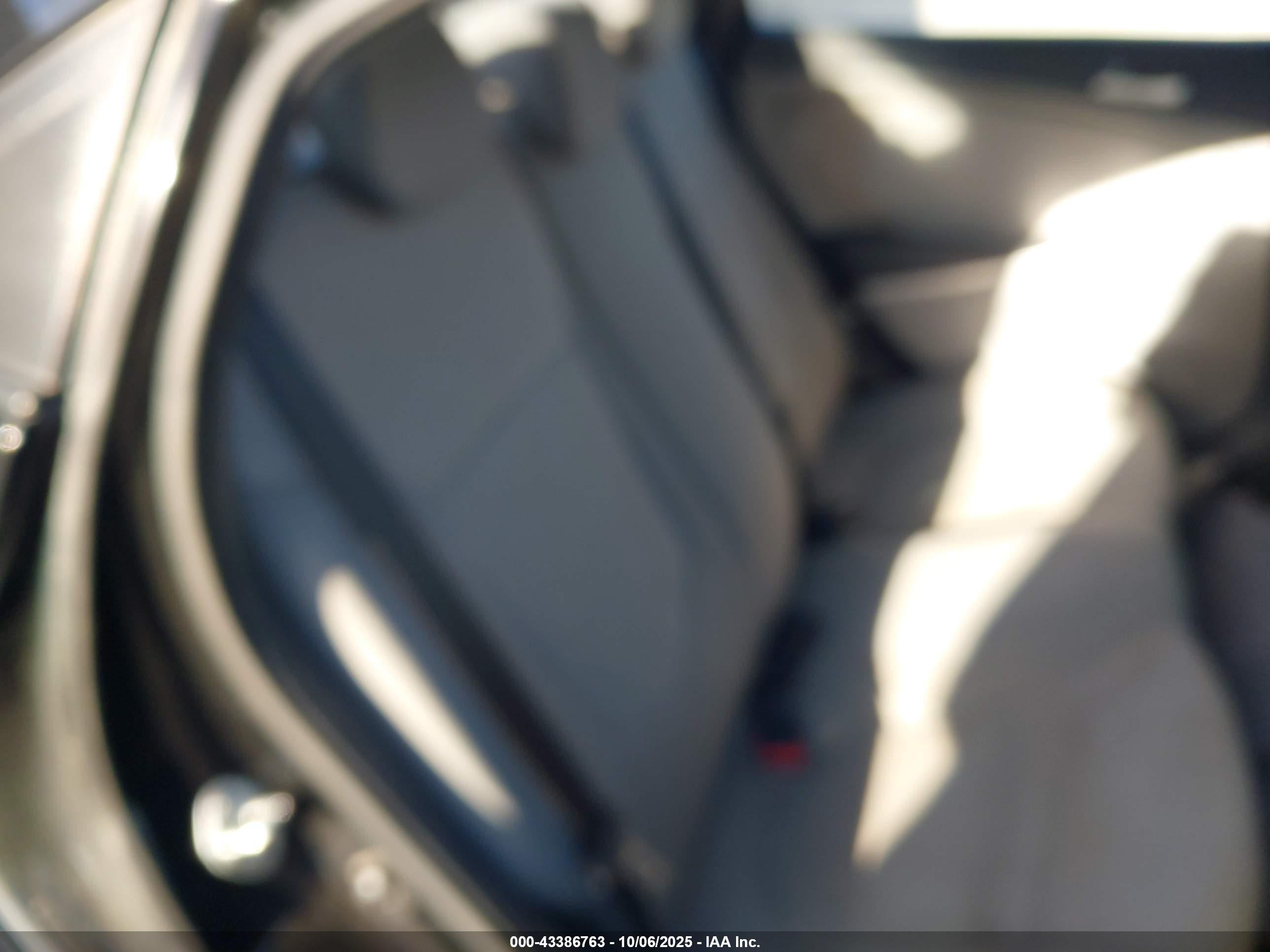 HYUNDAI ACCENT image 8