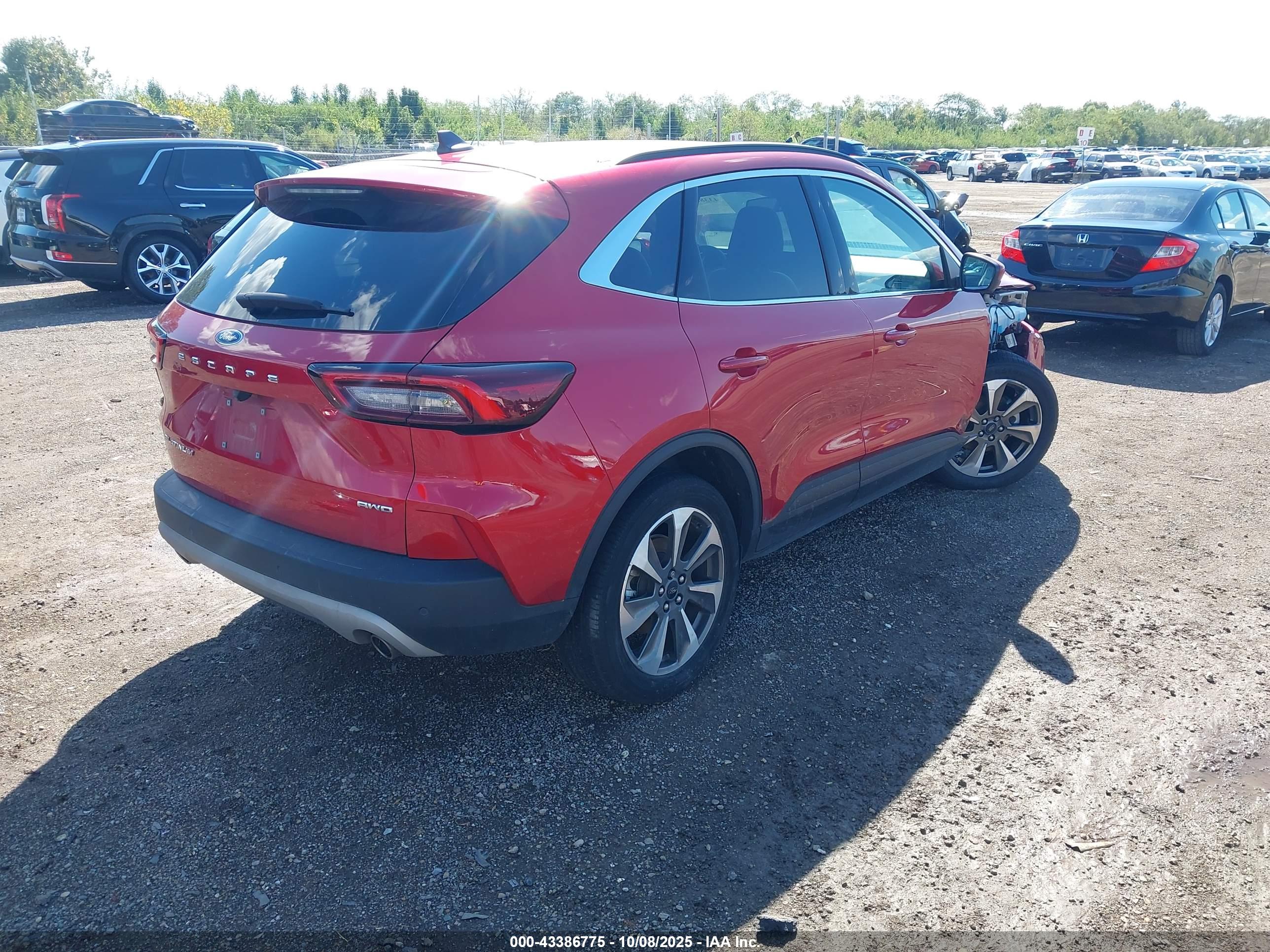 FORD ESCAPE image 4
