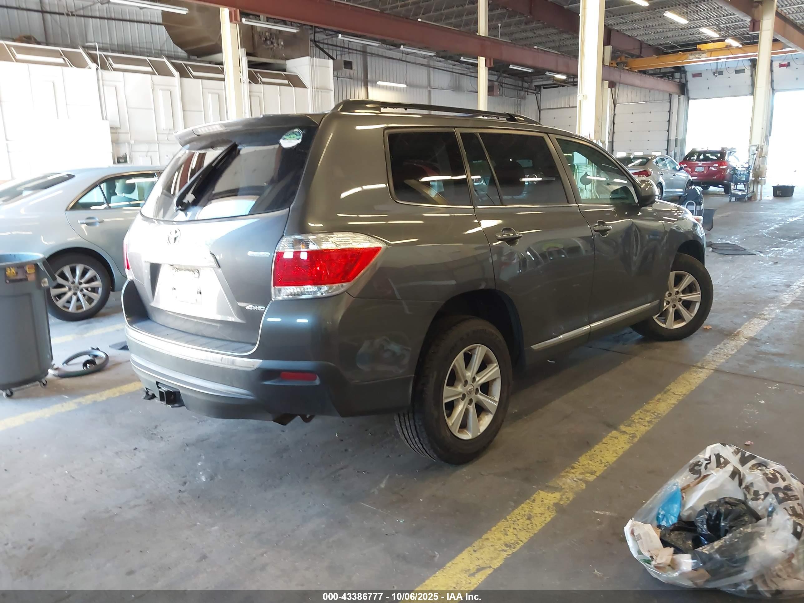 TOYOTA HIGHLANDER image 4