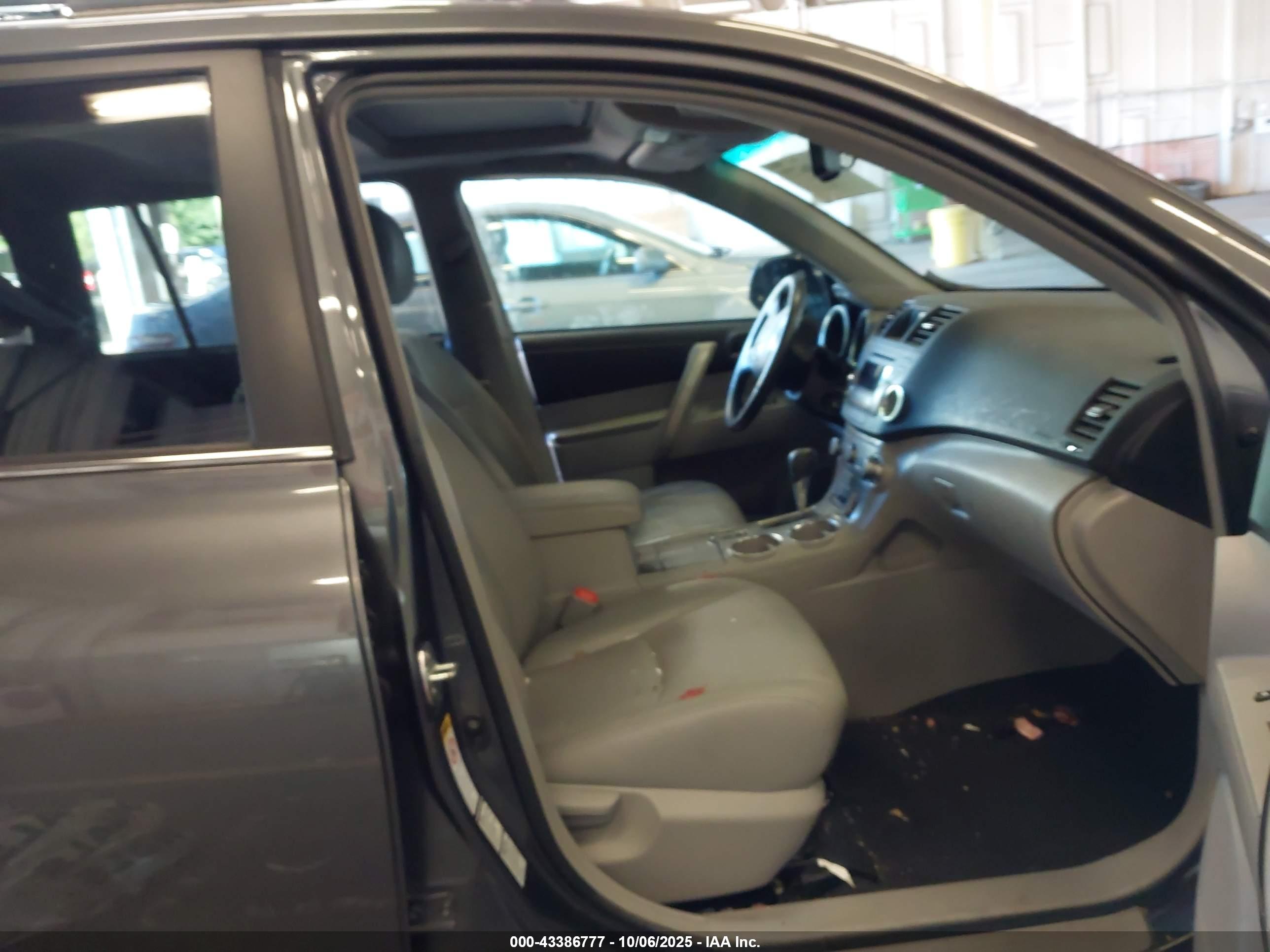 TOYOTA HIGHLANDER image 5