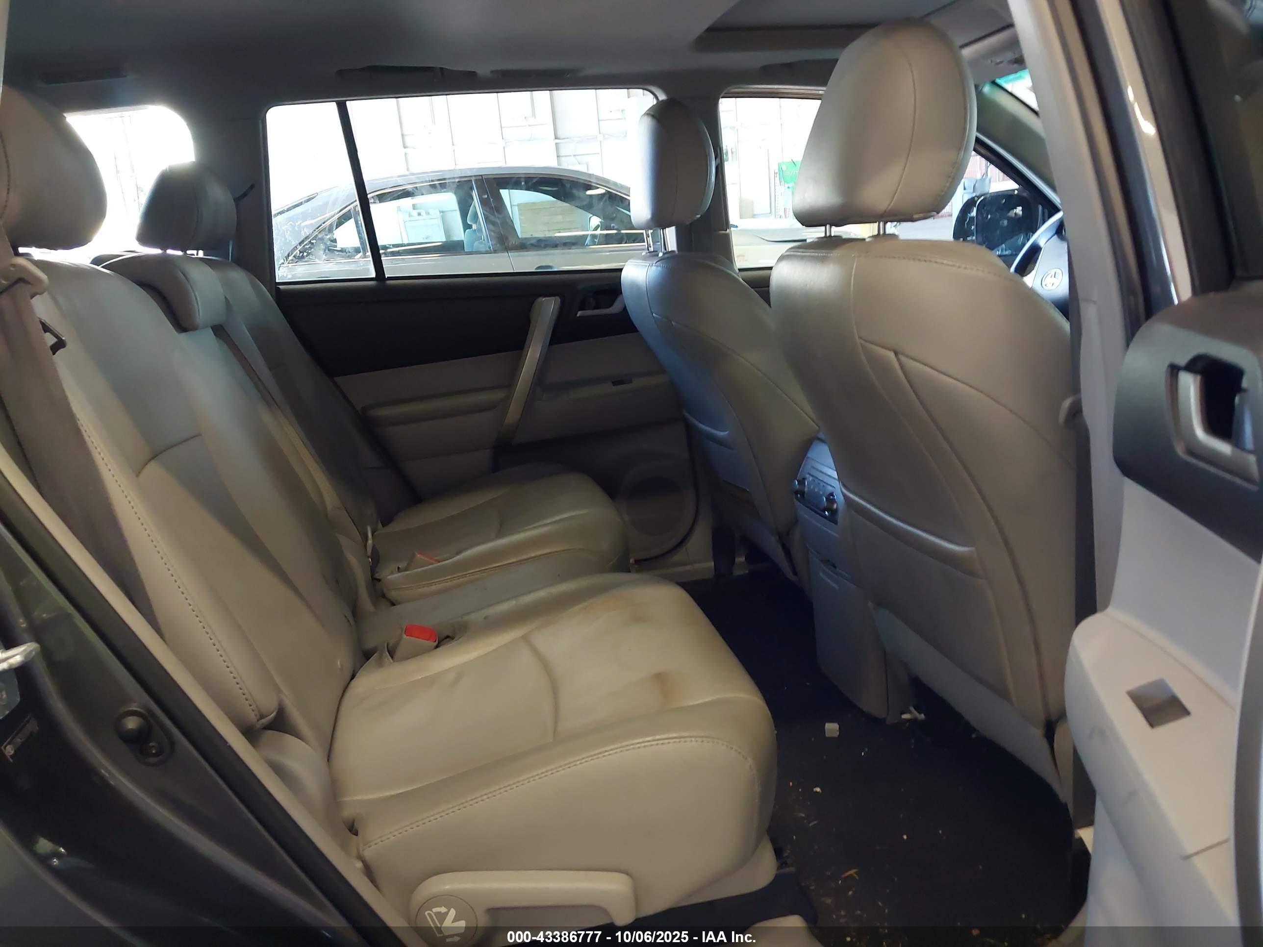 TOYOTA HIGHLANDER image 8
