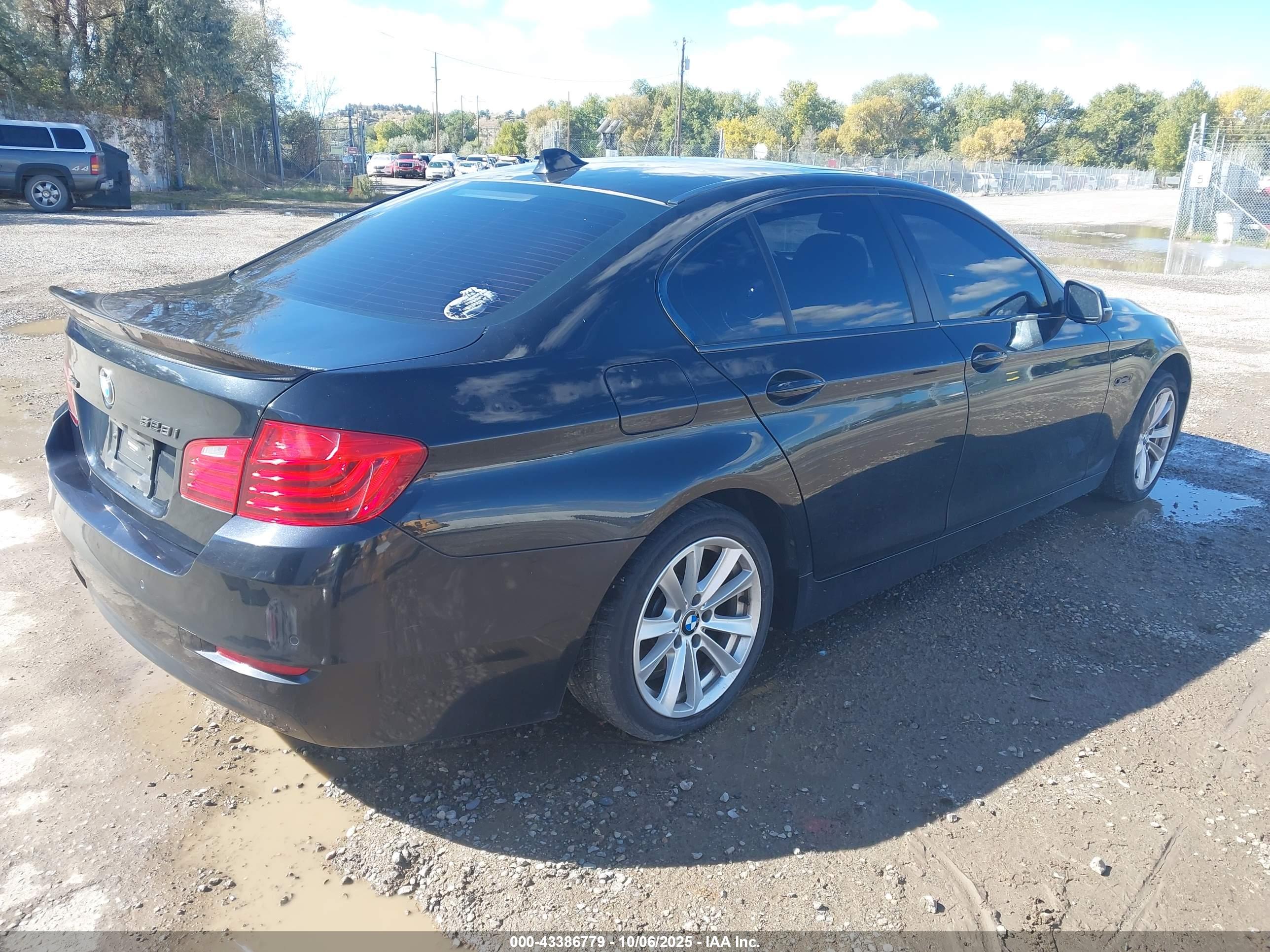 BMW 528I image 4