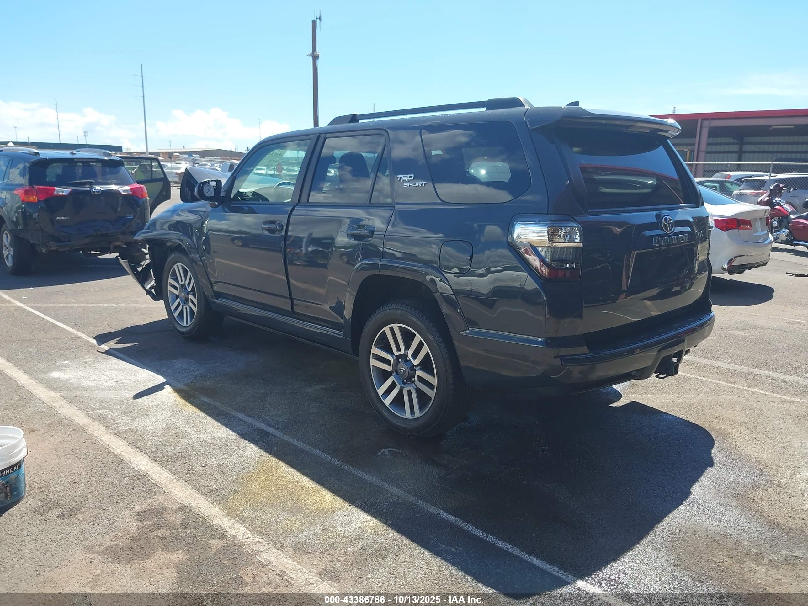 TOYOTA 4RUNNER image 3