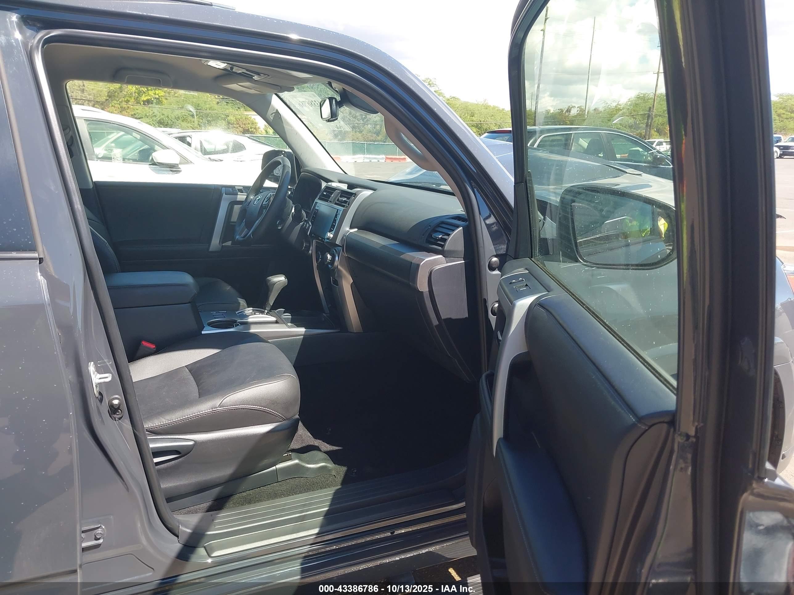 TOYOTA 4RUNNER image 5